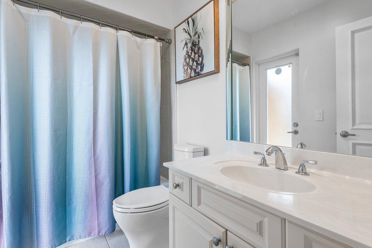 3815 S Lake Drive Property Photo 45