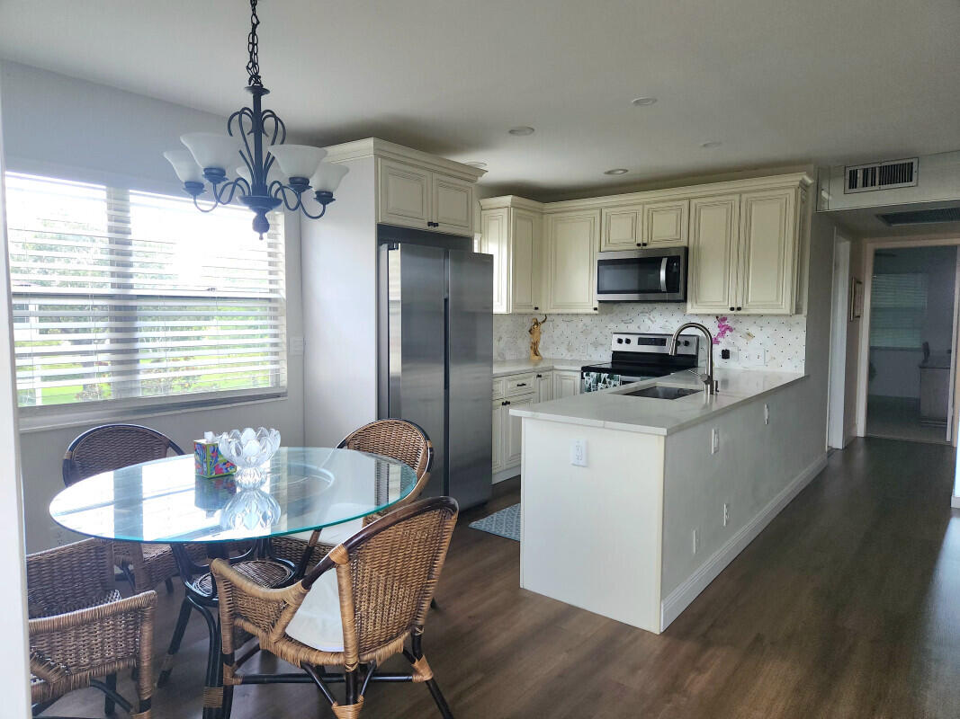158 Preston Way Property Photo 5