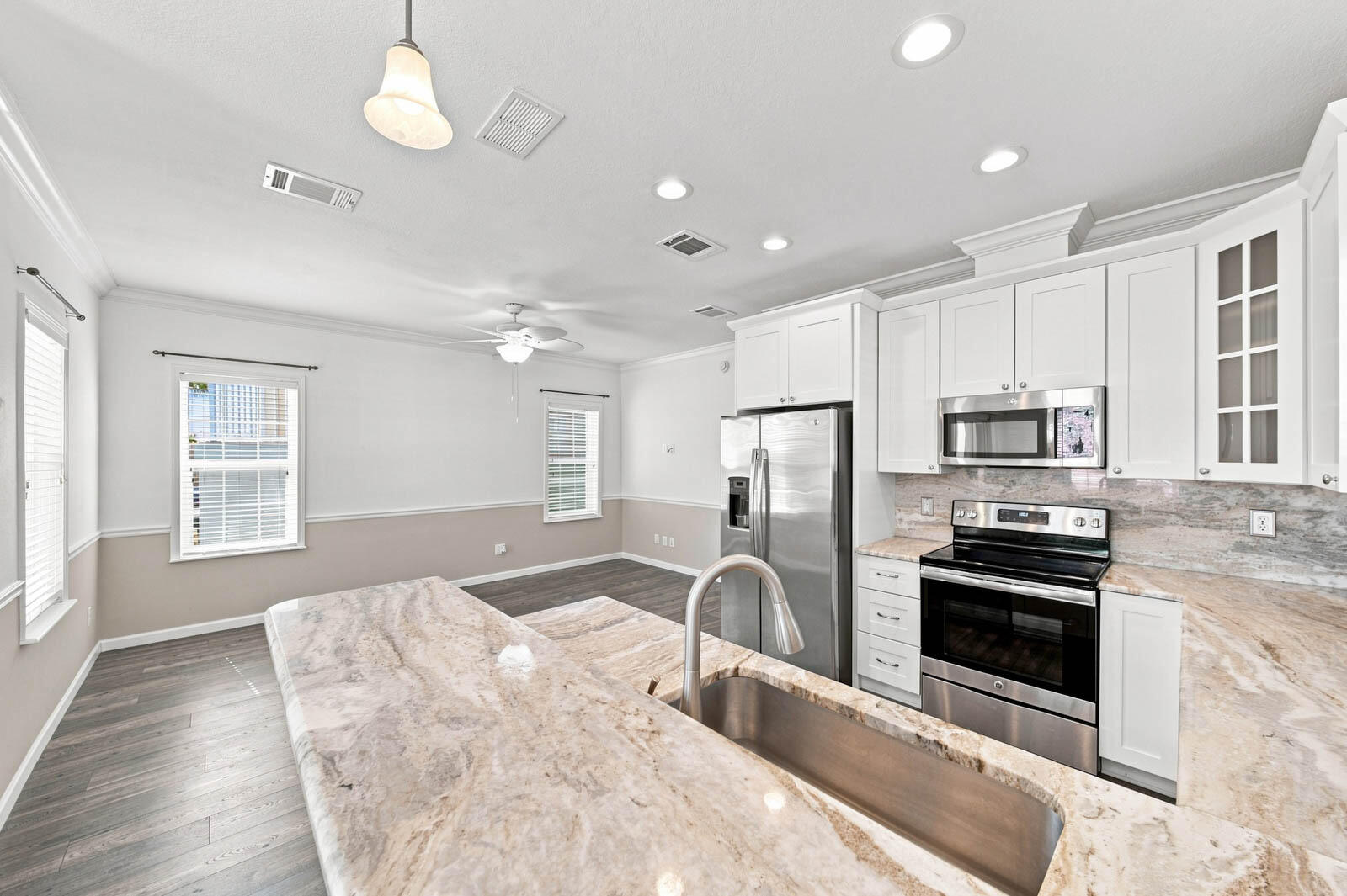 445 Nettles Boulevard Property Photo 17