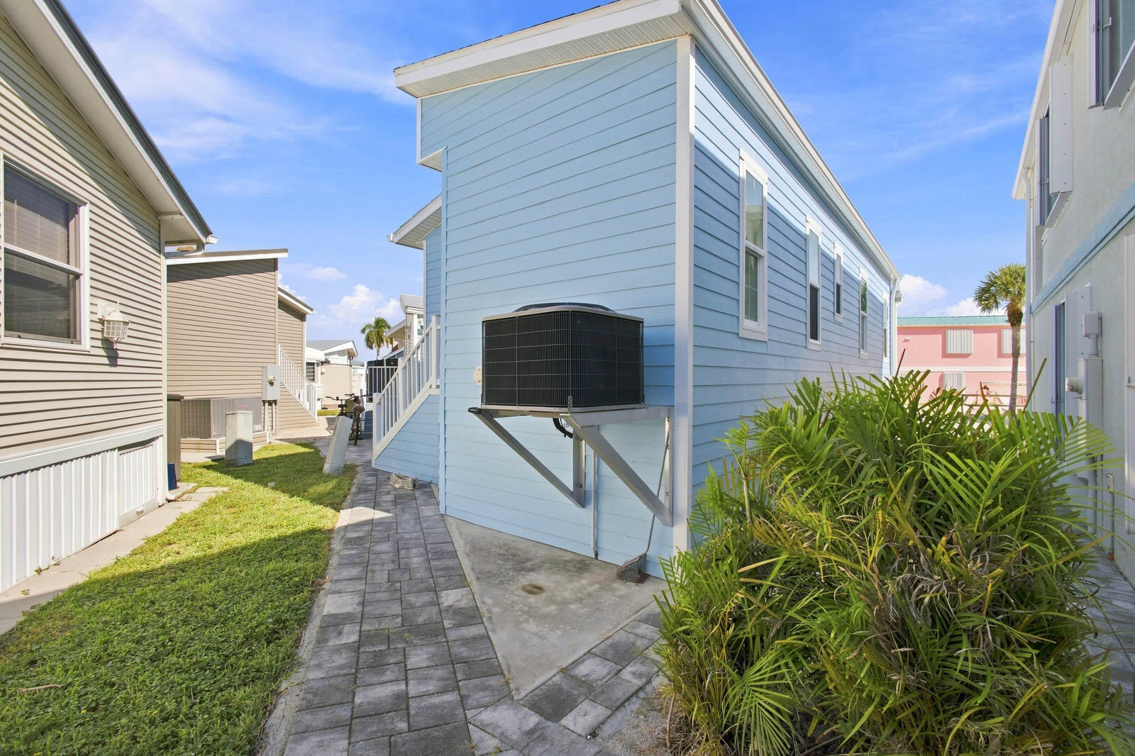 445 Nettles Boulevard Property Photo 41