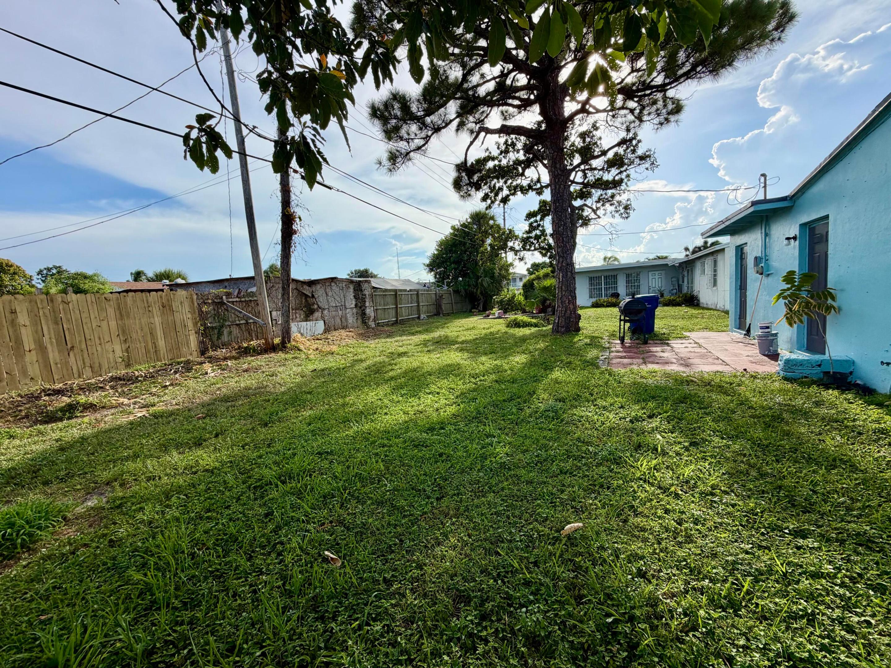 1061 W 4th Street Property Photo 6