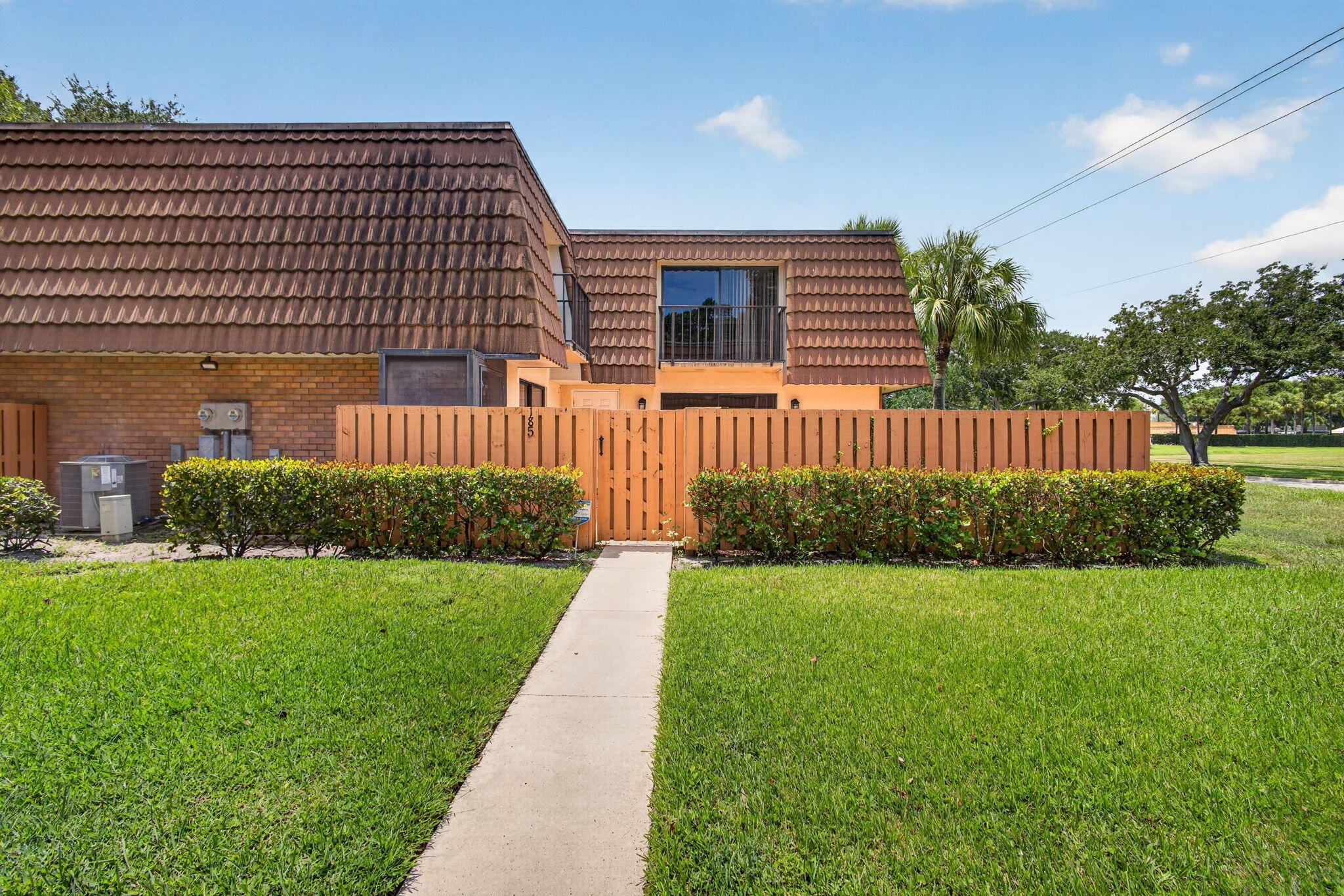 185 Charter Way Property Photo 1