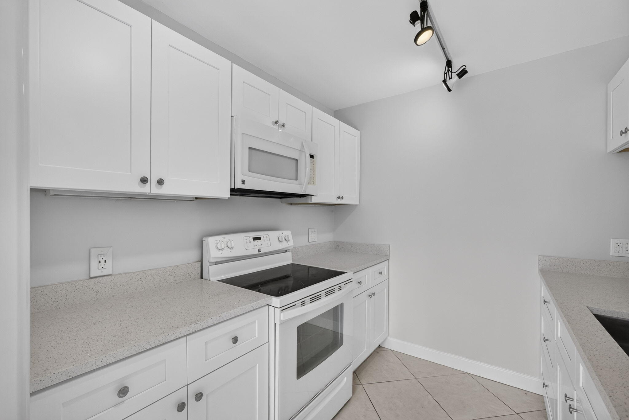 185 Charter Way Property Photo 16
