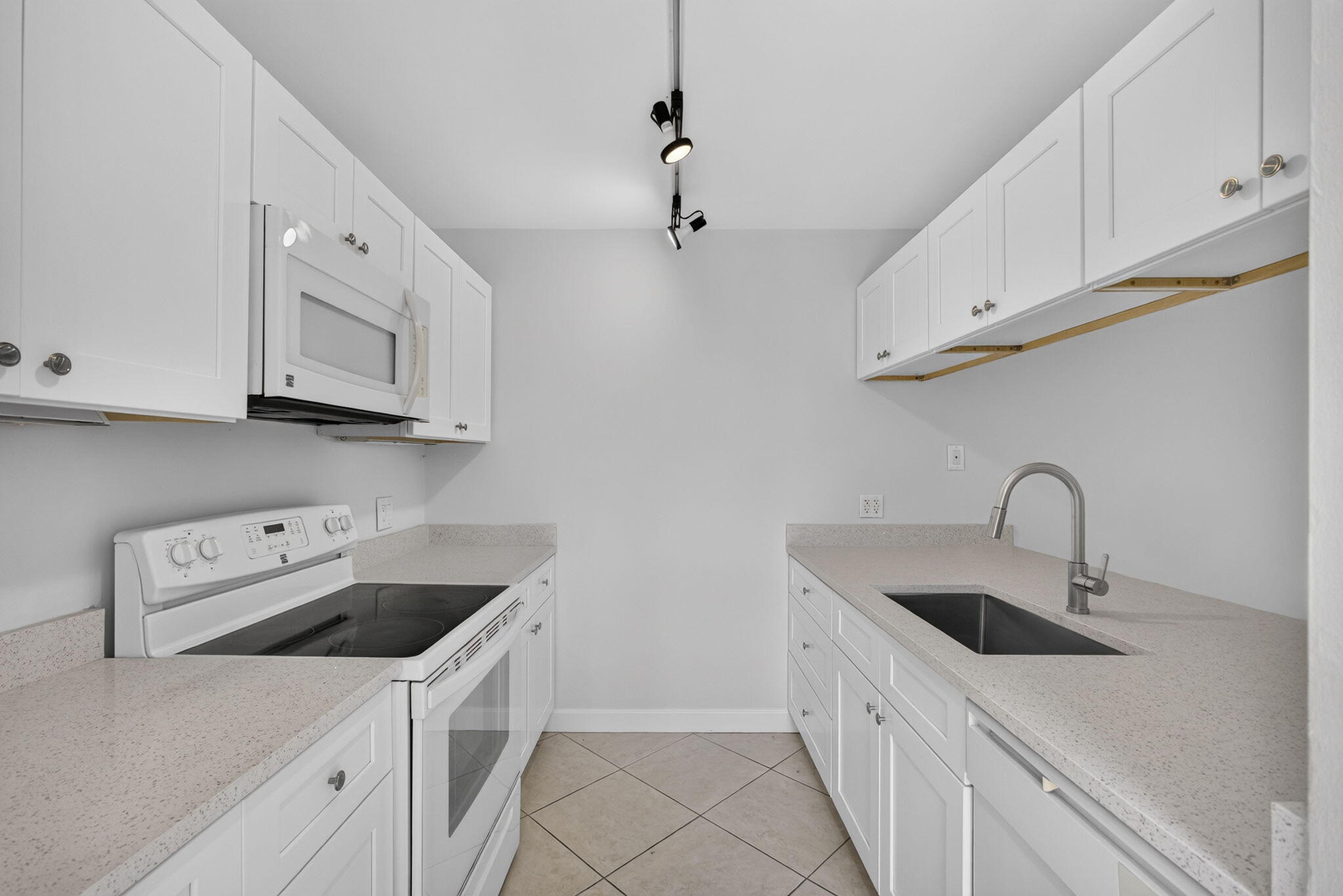 185 Charter Way Property Photo 17