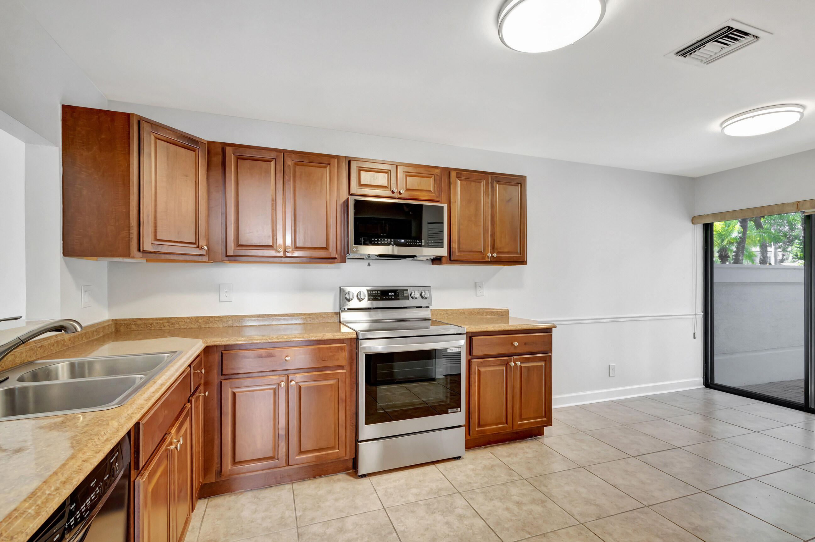 523 Prestwick Circle Property Photo 12
