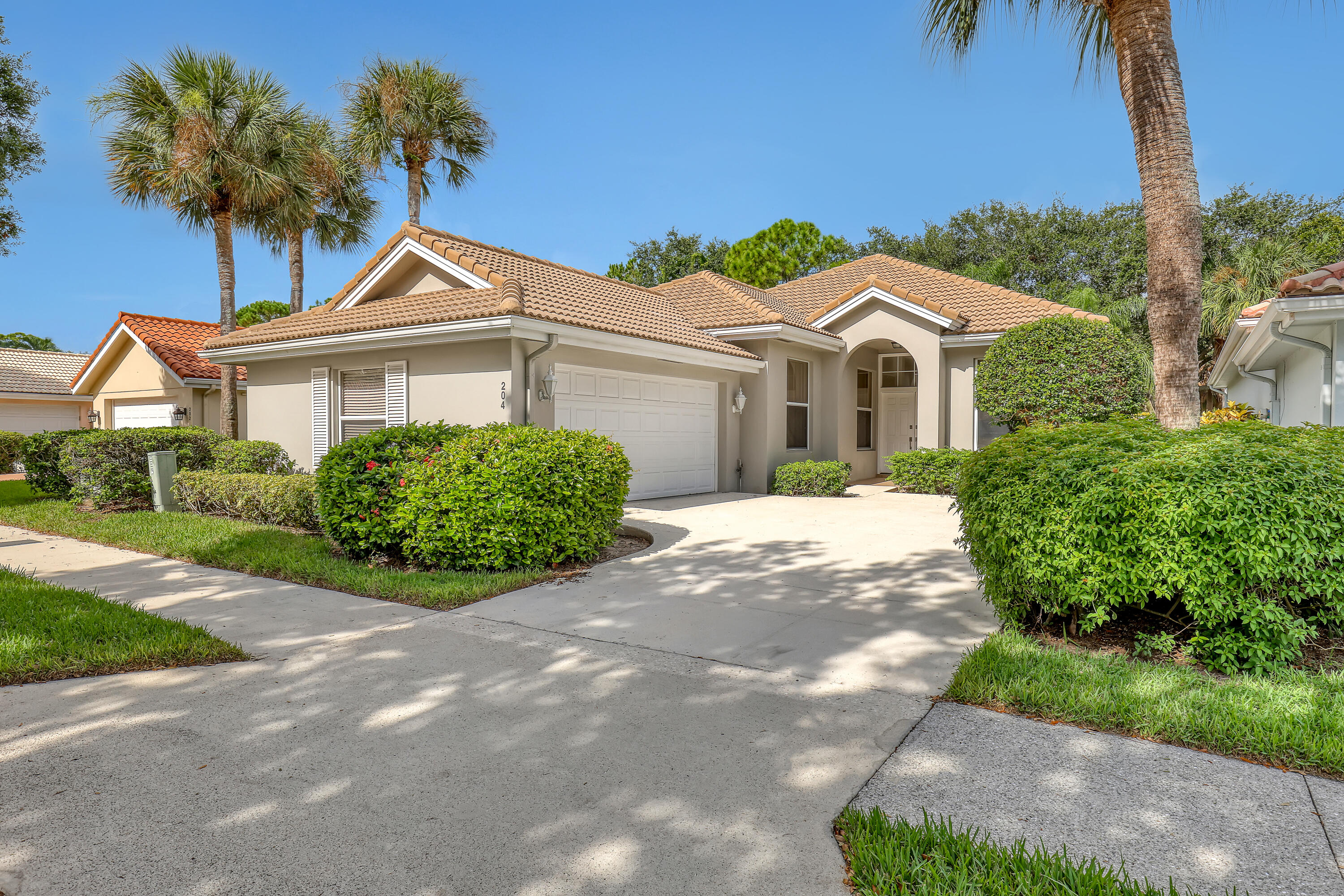 204 S Hampton Drive Property Photo 4