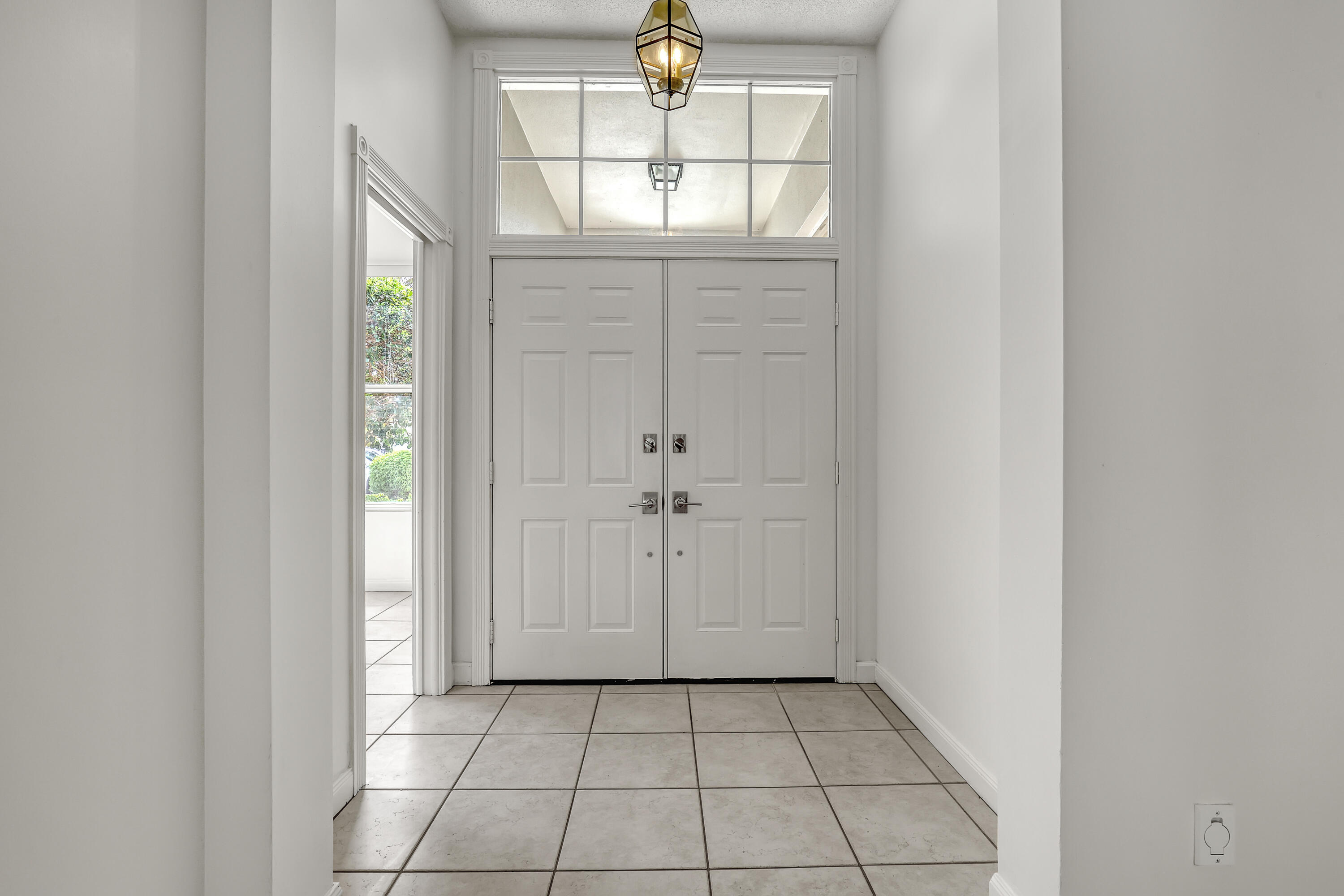 204 S Hampton Drive Property Photo 6
