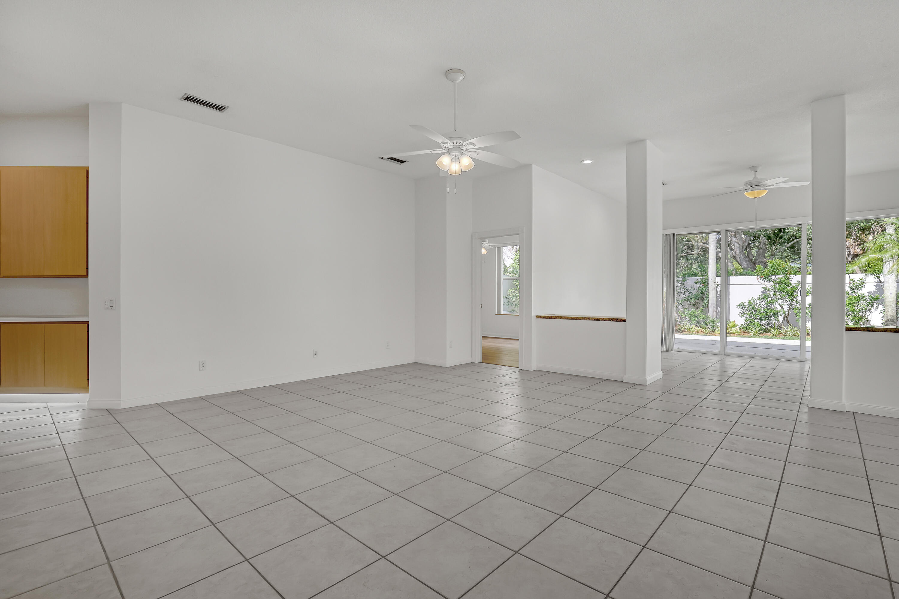 204 S Hampton Drive Property Photo 7
