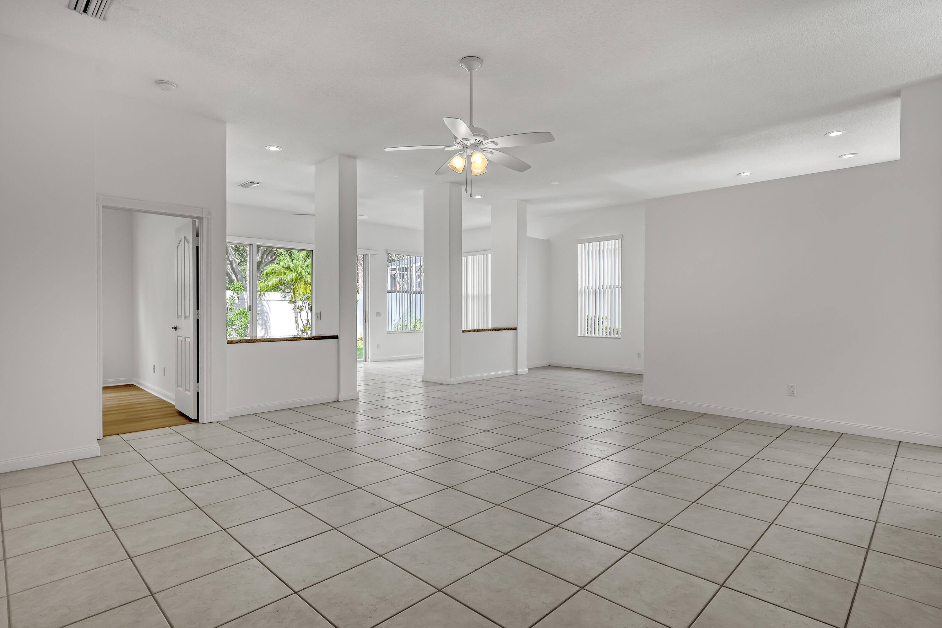 204 S Hampton Drive Property Photo 10