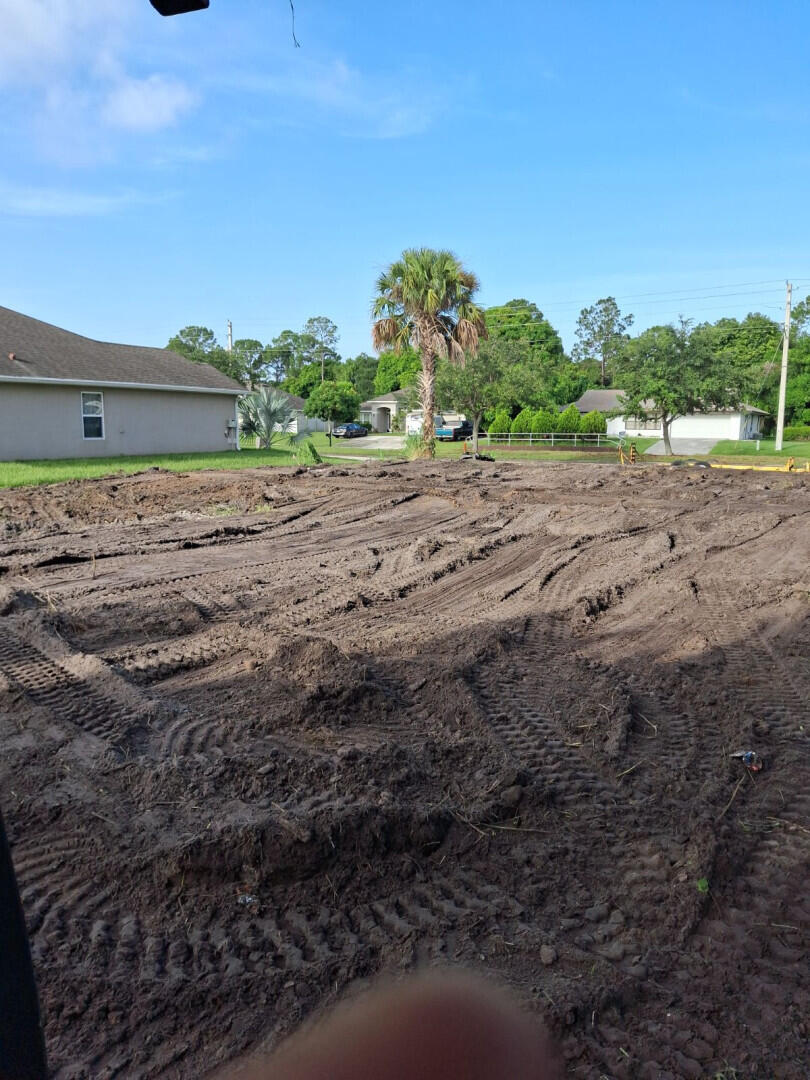 1665 Se Airoso Boulevard Property Photo 2