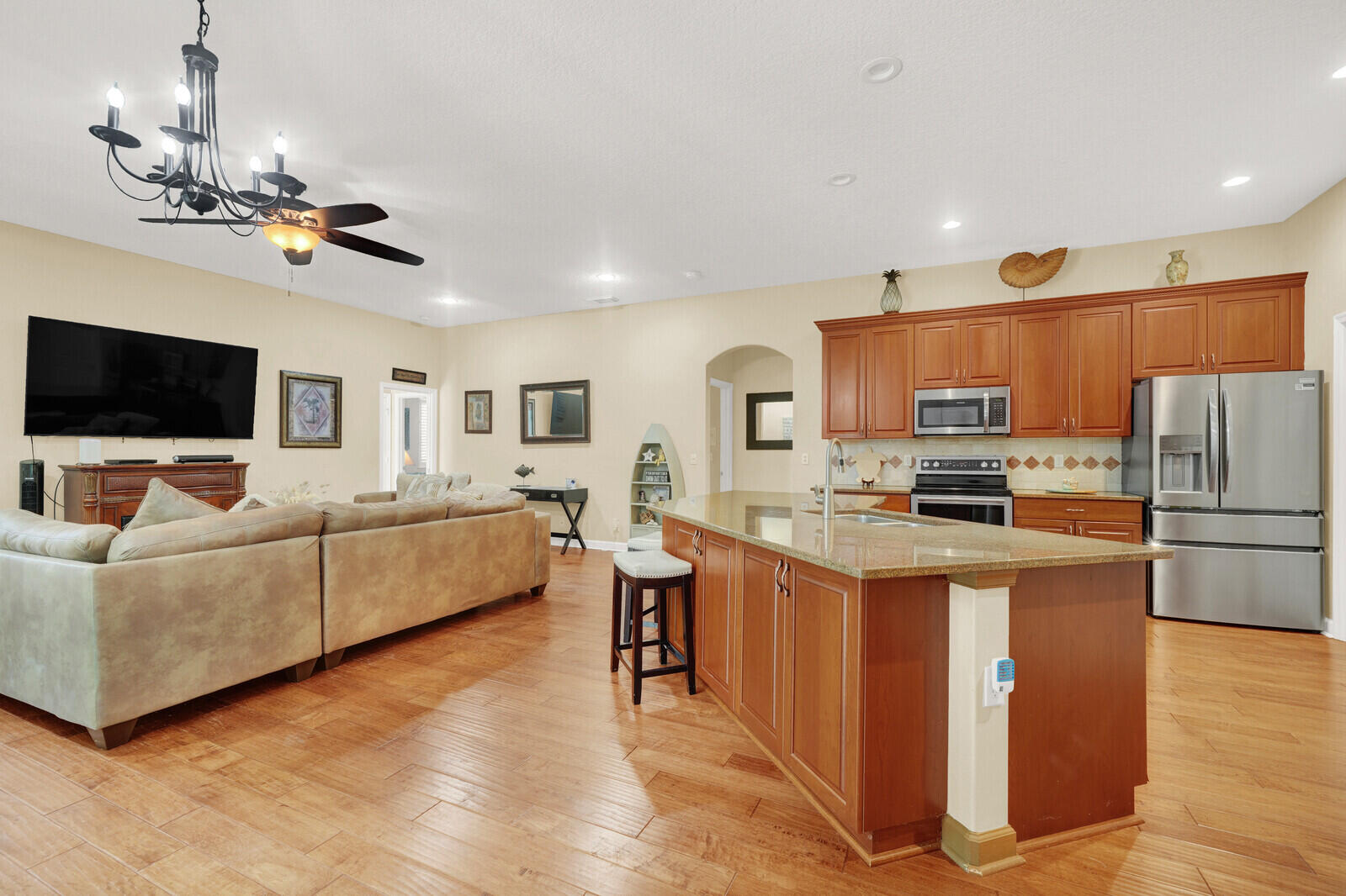 1870 Ne Victorian Lane Property Photo 13