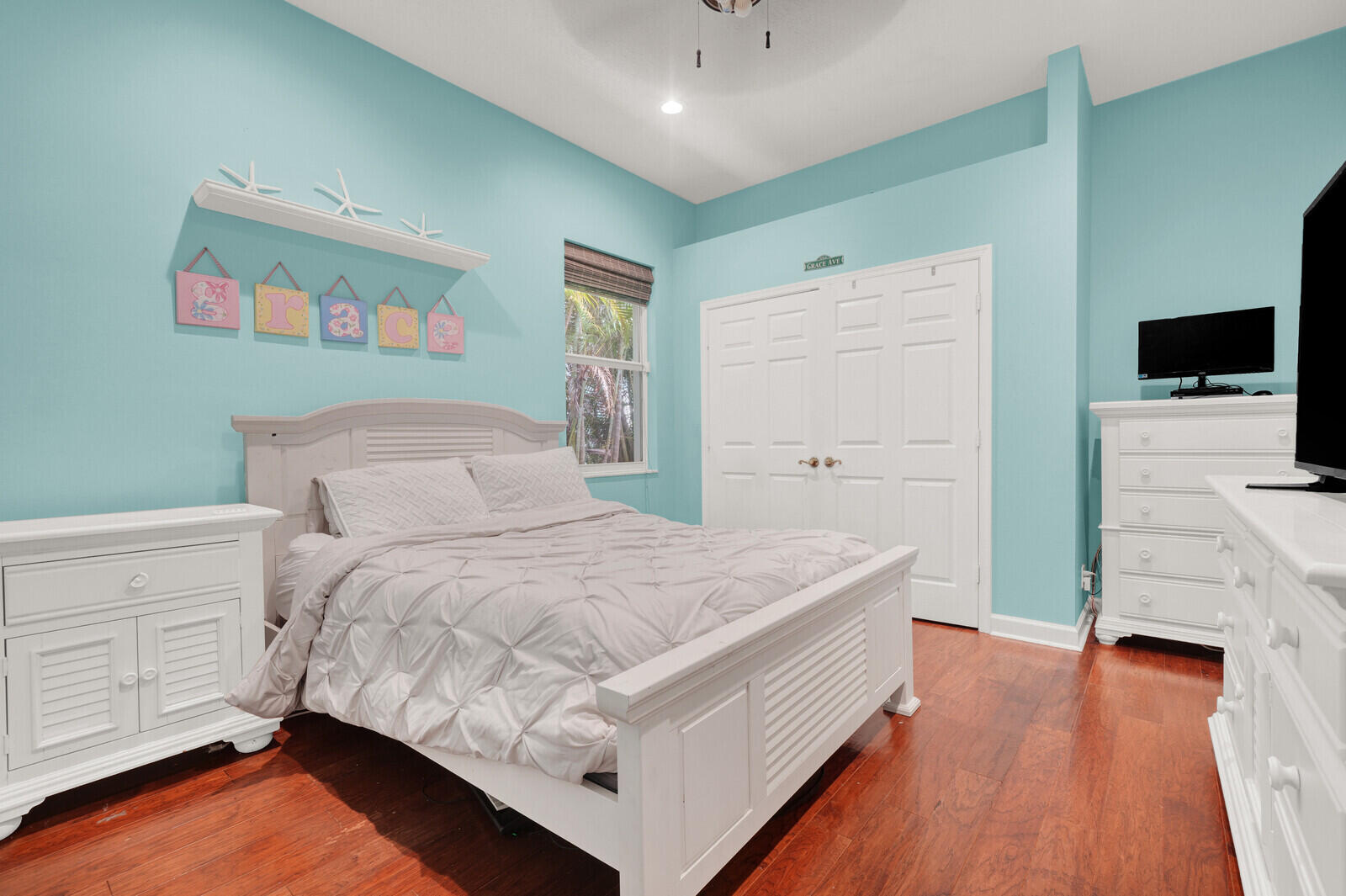 1870 Ne Victorian Lane Property Photo 29
