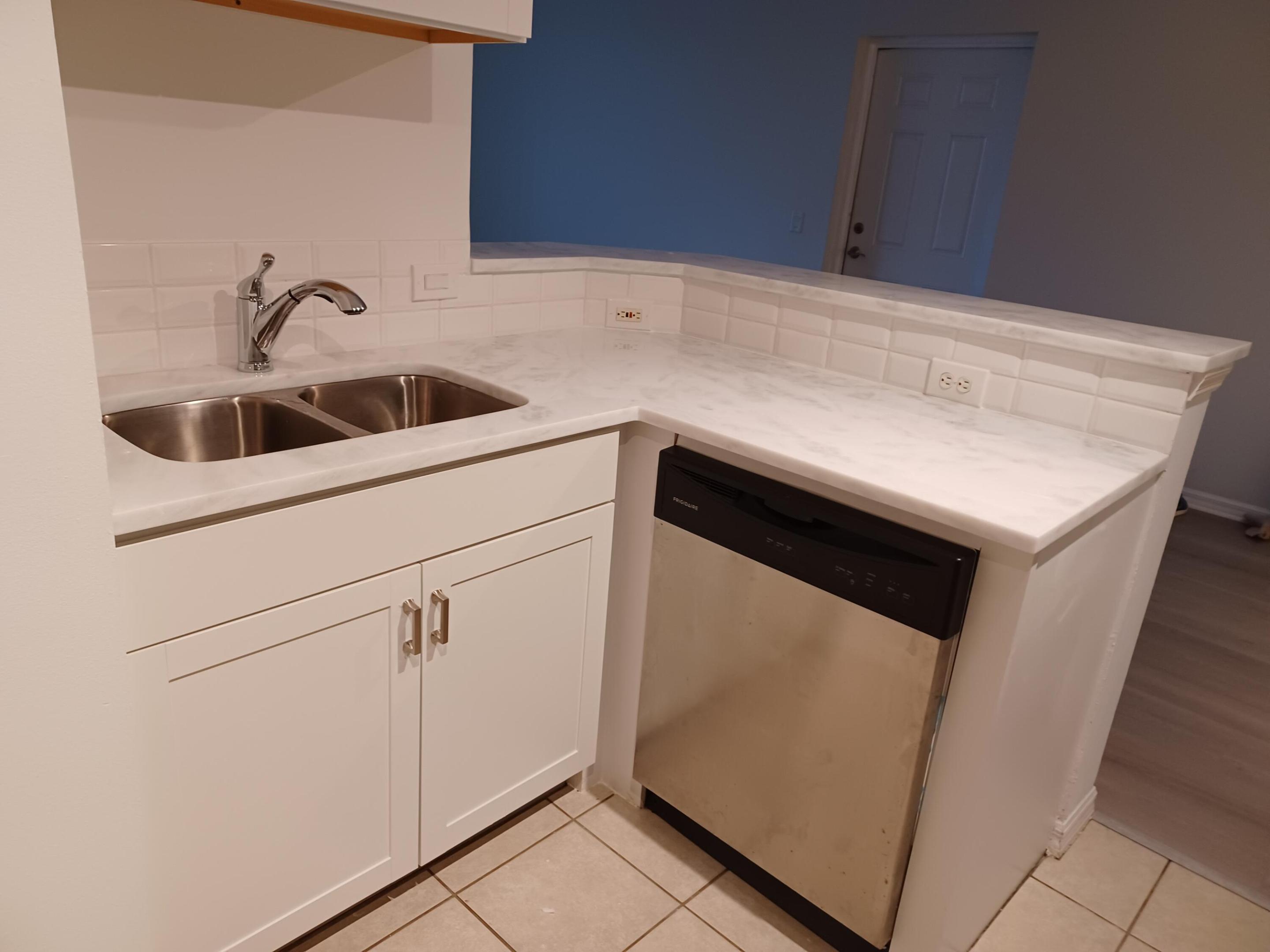706 E Villa Circle Property Photo 2