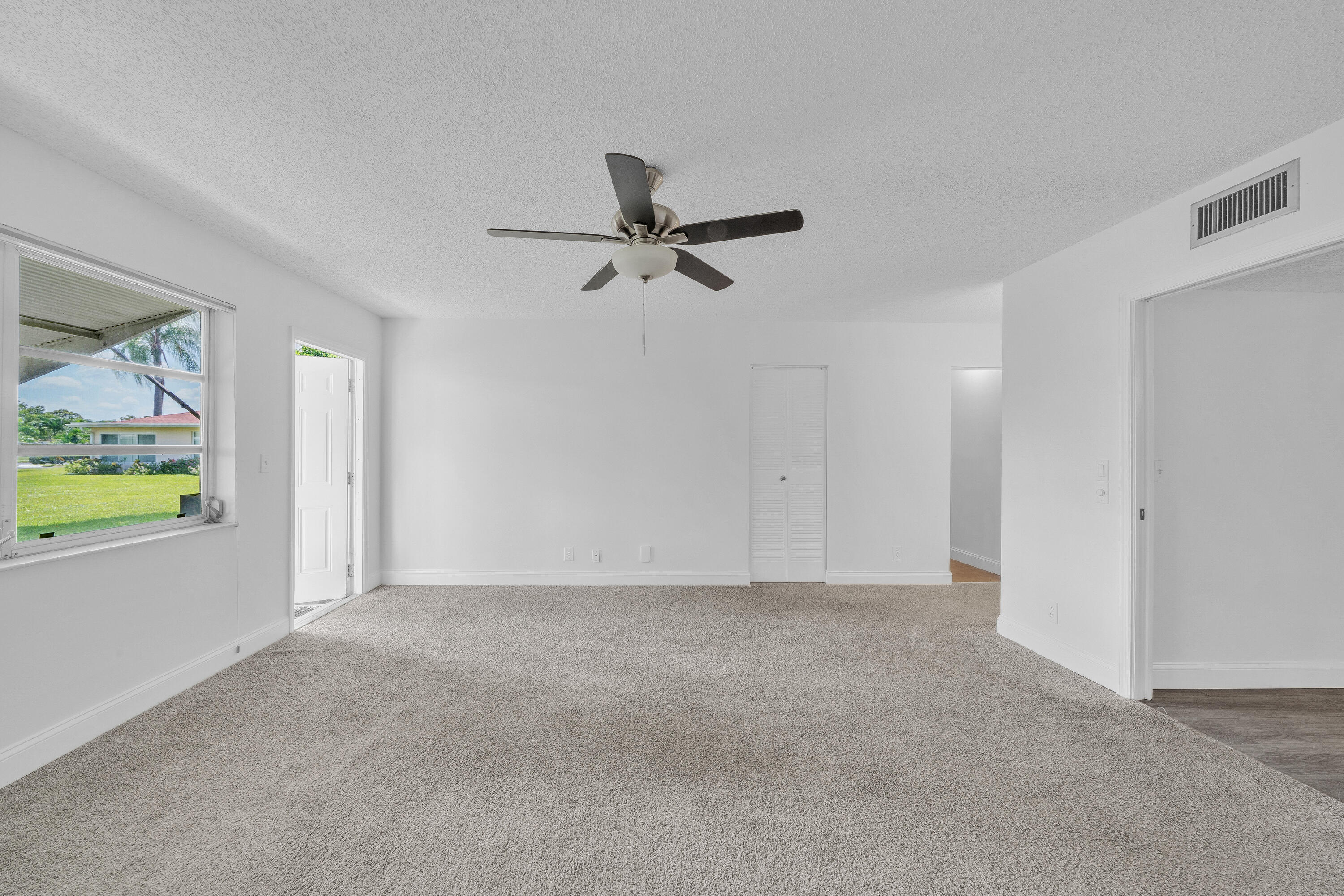 4550 Nw 4th Street B Property Photo 17