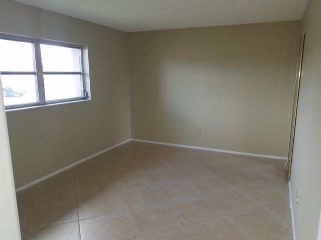 5725 Fernley Drive E 7 Property Photo 4