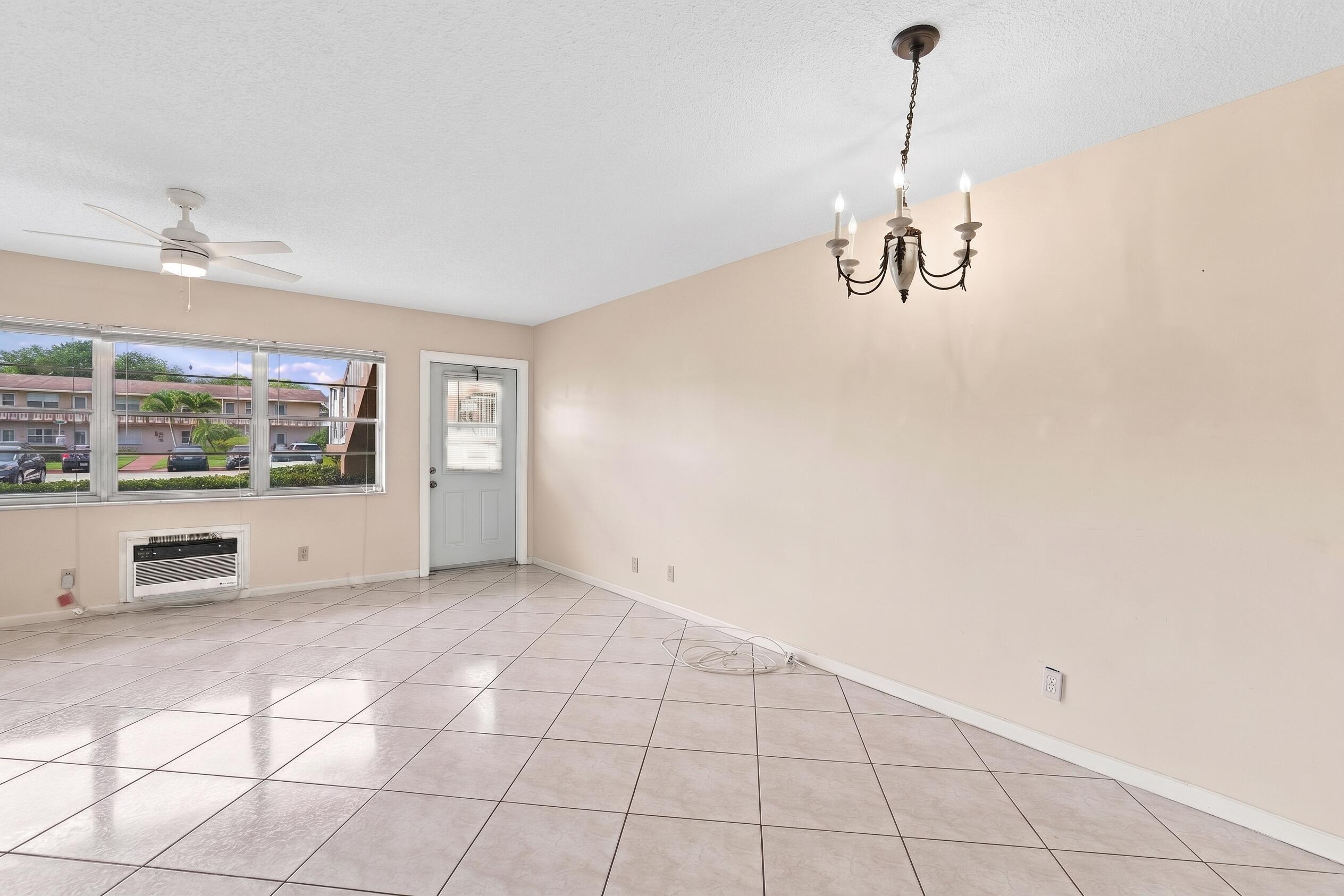 98 Norwich E Property Photo 3