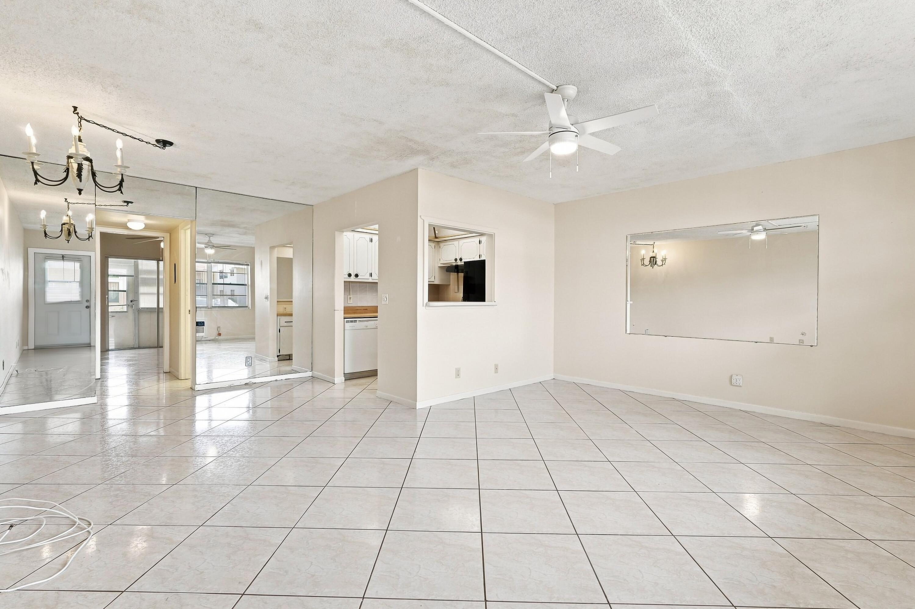 98 Norwich E Property Photo 5