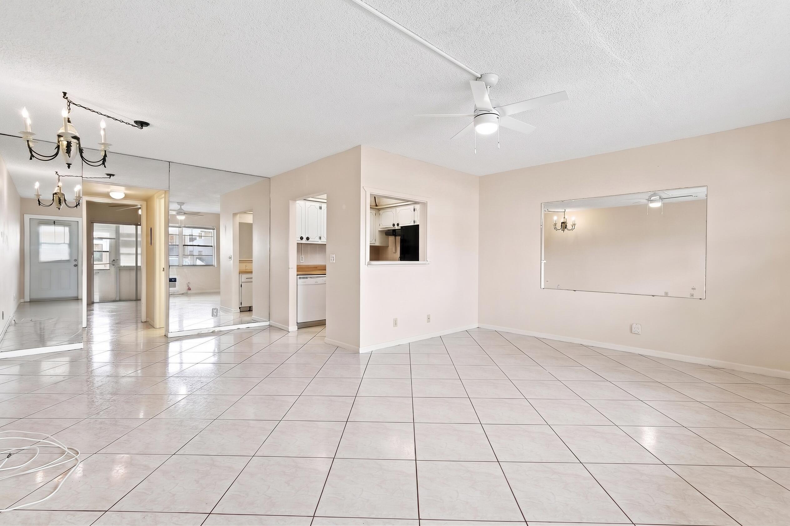 98 Norwich E Property Photo 5