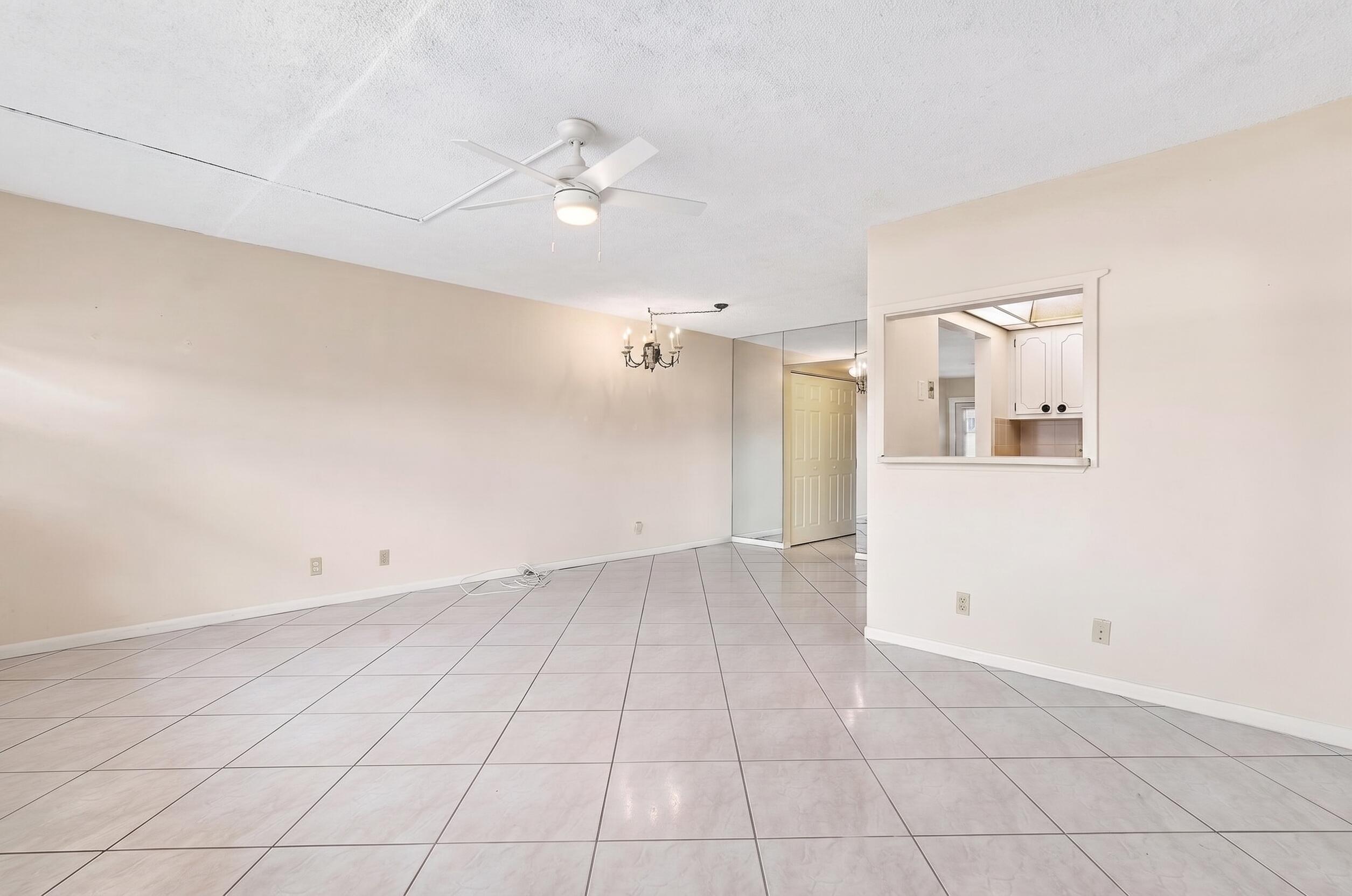 98 Norwich E Property Photo 6