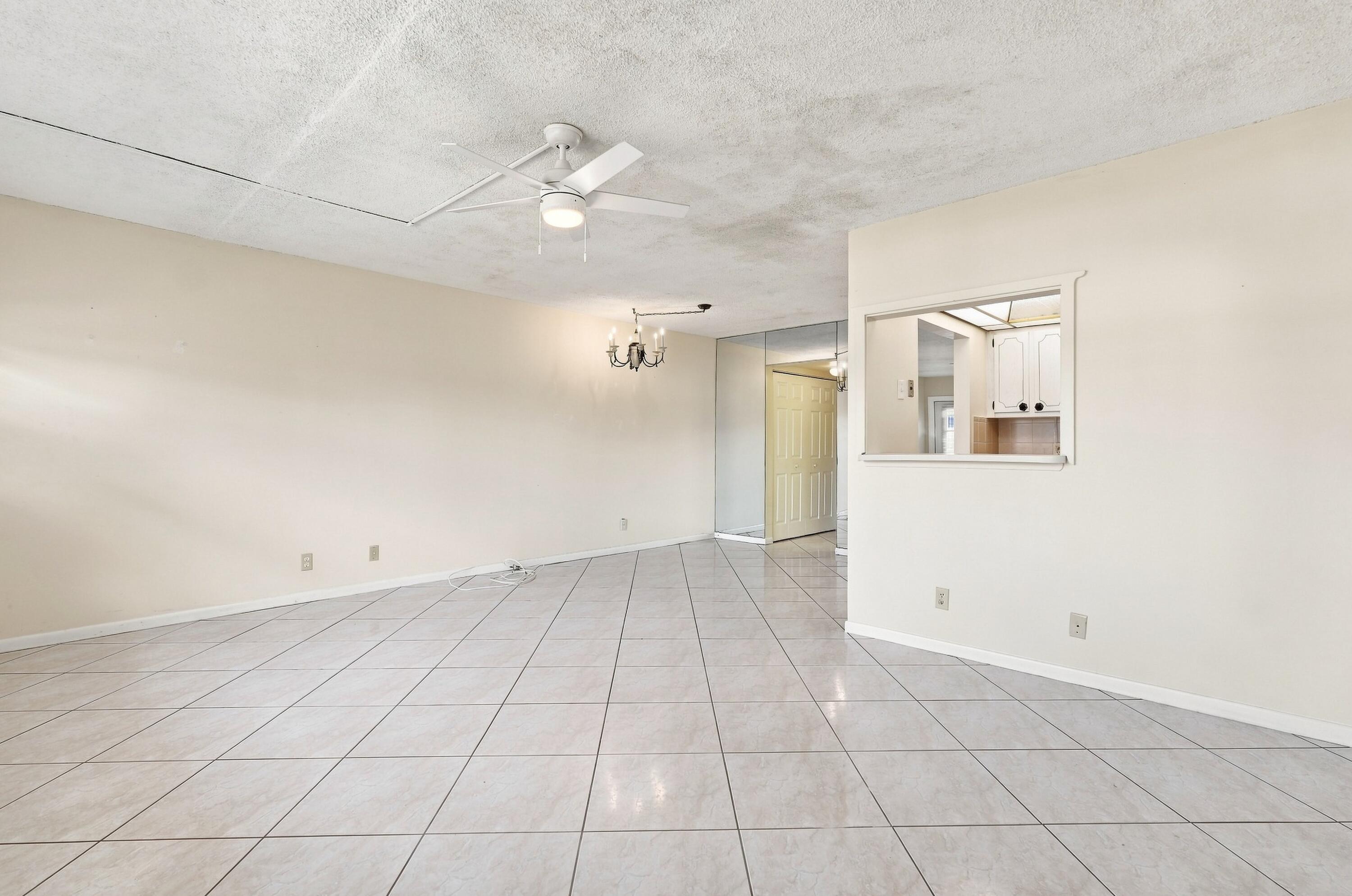 98 Norwich E Property Photo 7