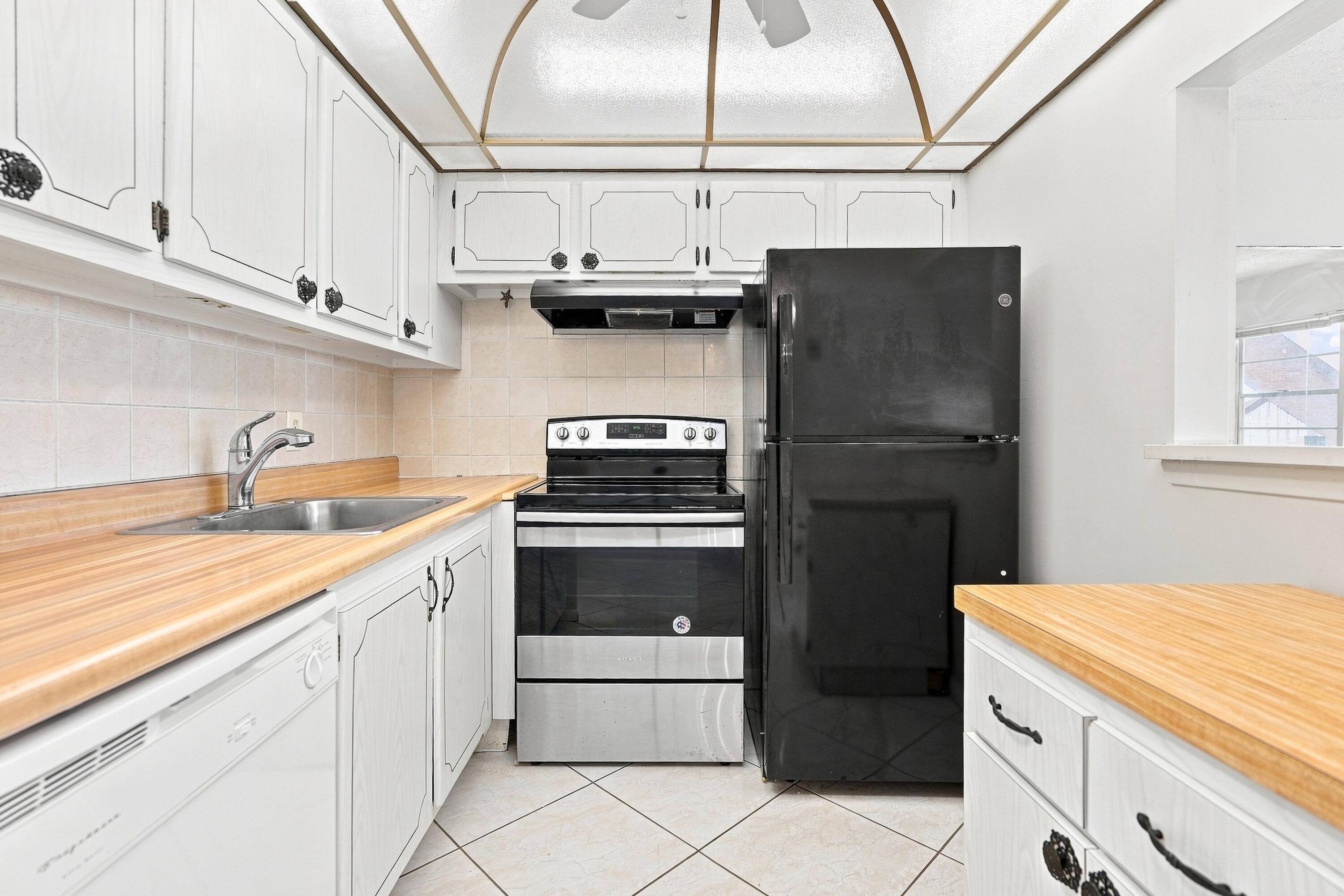 98 Norwich E Property Photo 11