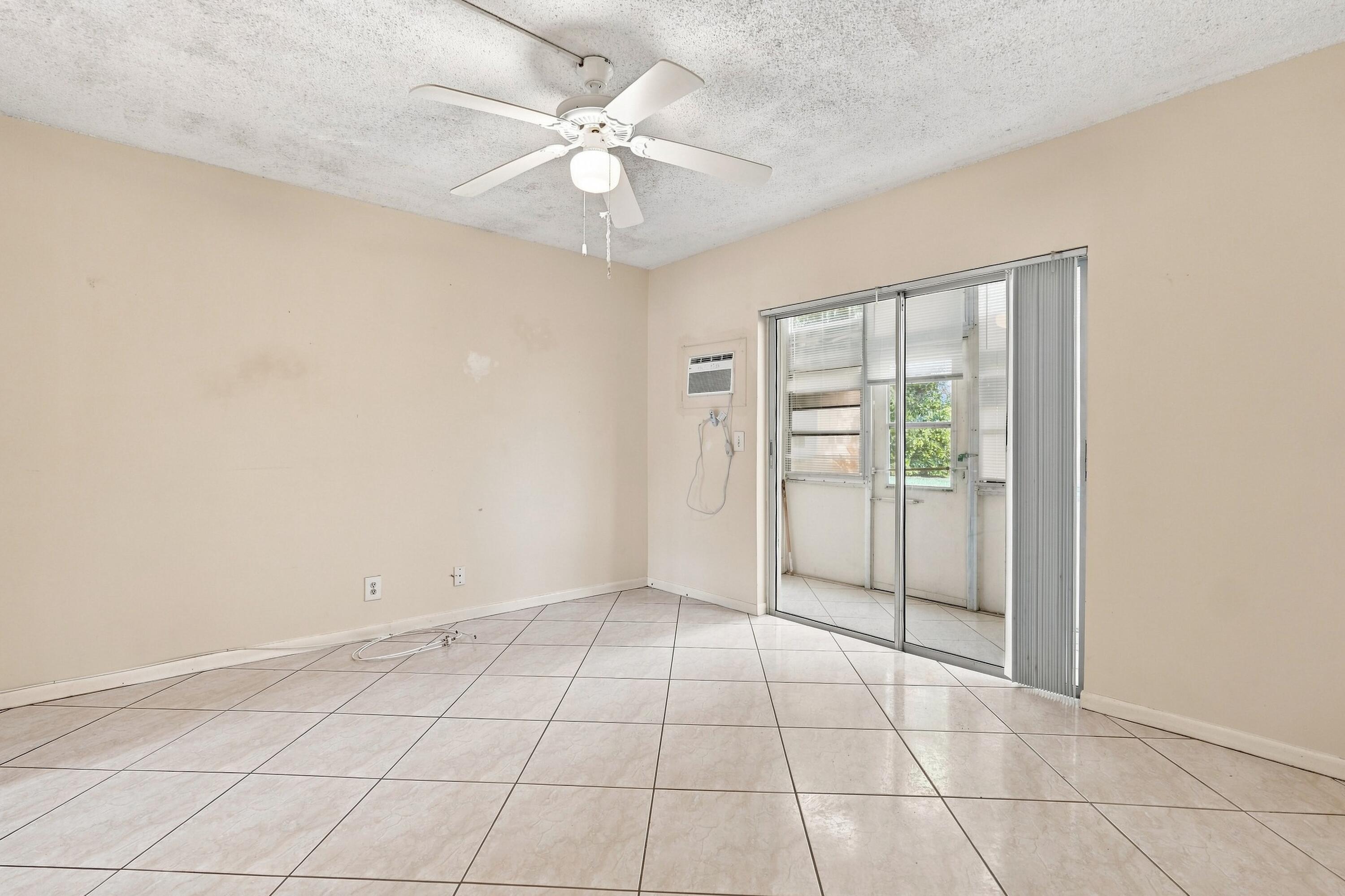 98 Norwich E Property Photo 18