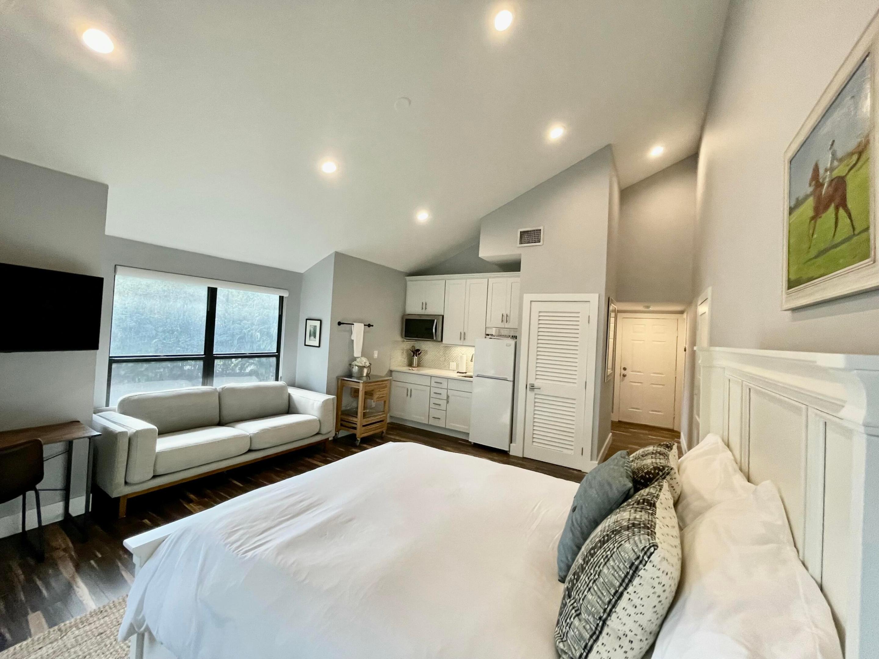 11863 Wimbledon Circle 547 Property Photo 1