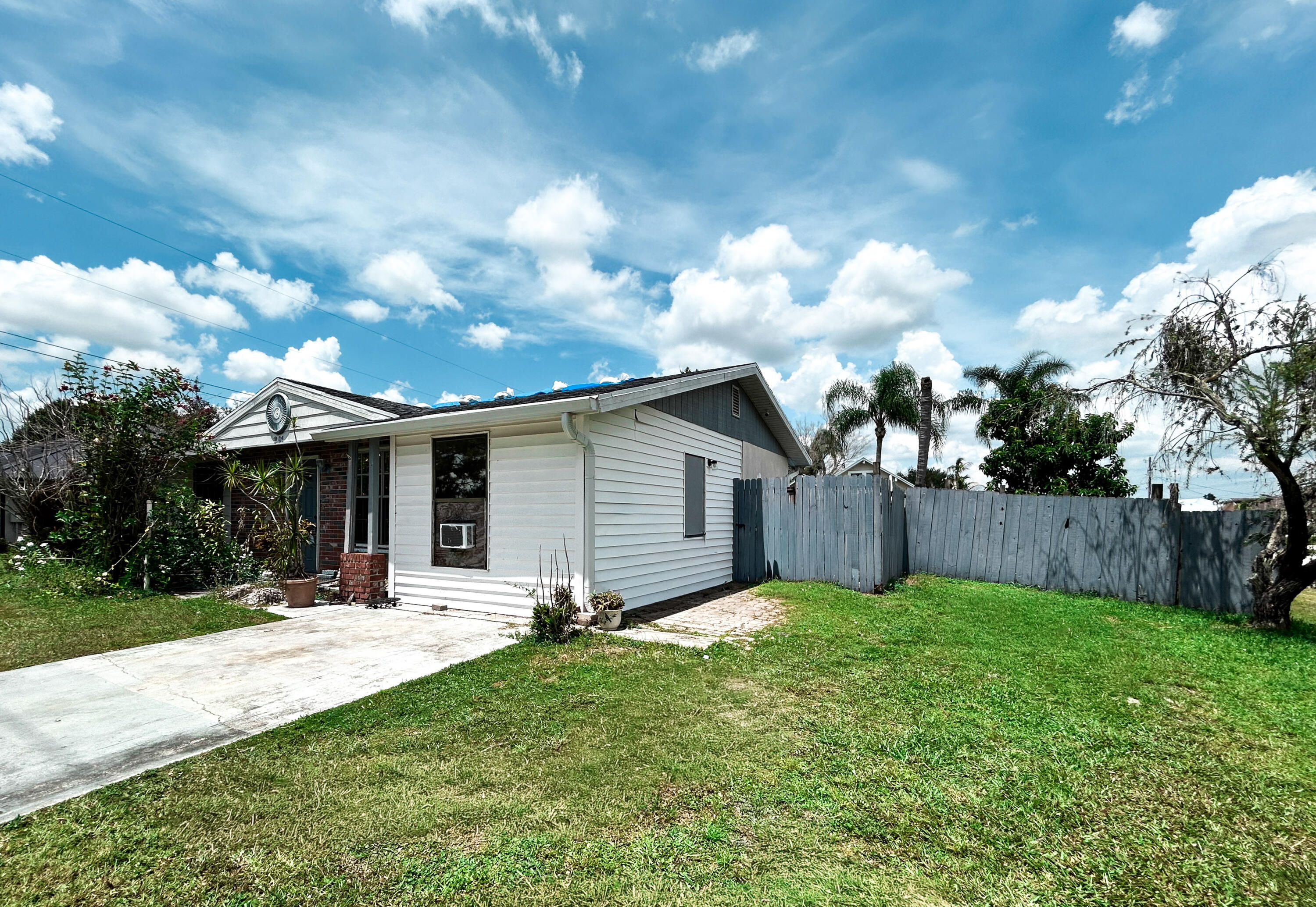 201 Nw Floresta Drive Property Photo 6