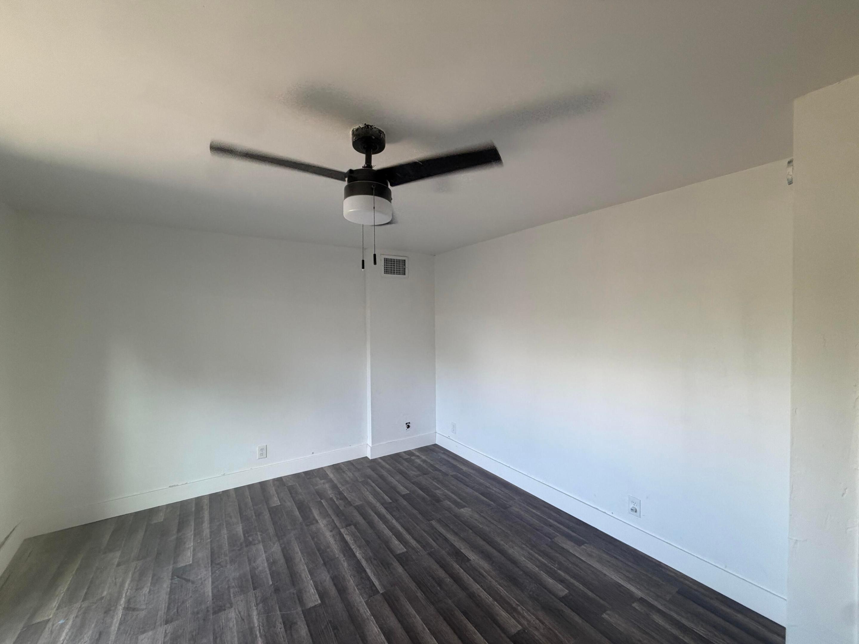 1303 Nw 8th Avenue Property Photo 3