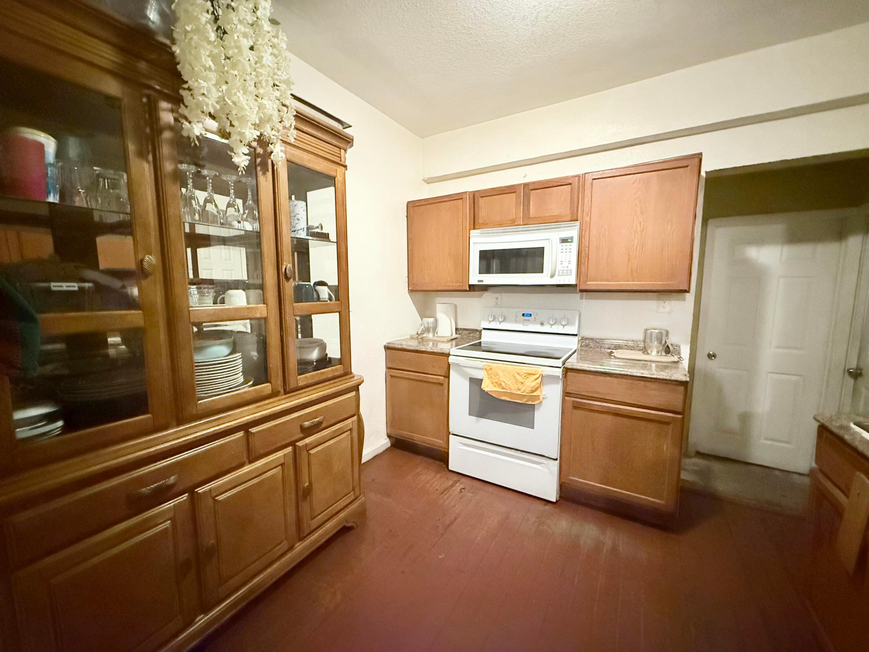 3608 Broadway Avenue Property Photo 14