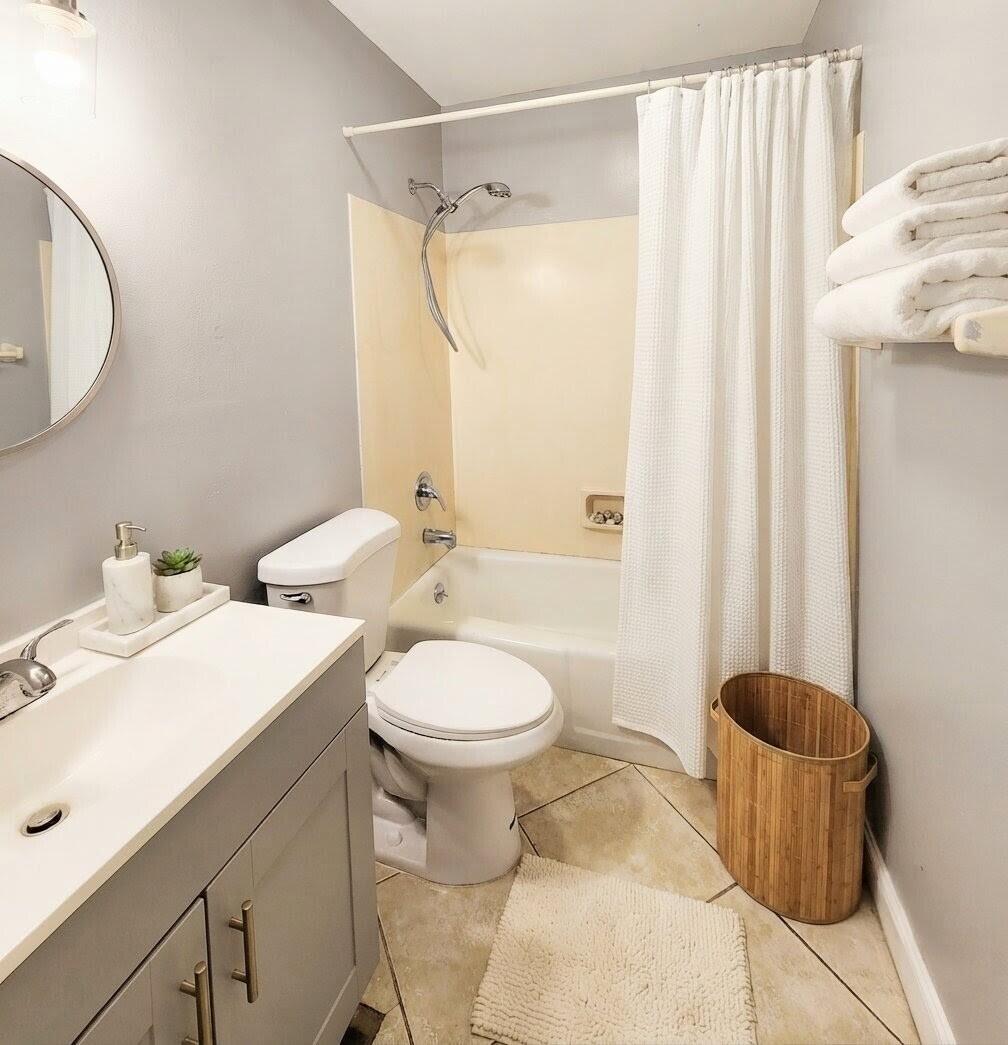 2015 Oleander Boulevard D Property Photo 5