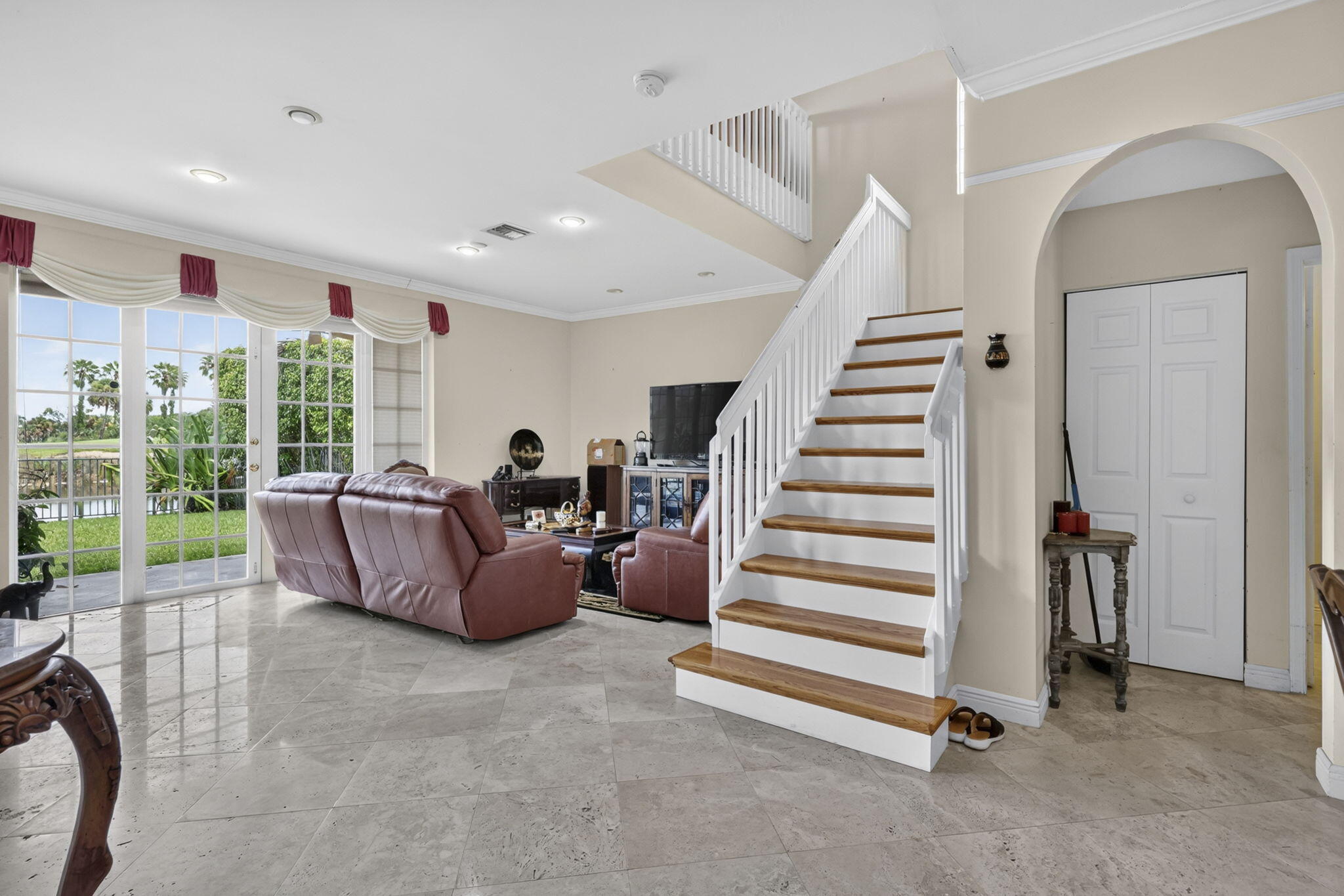 1158 Oakwater Drive Property Photo 11
