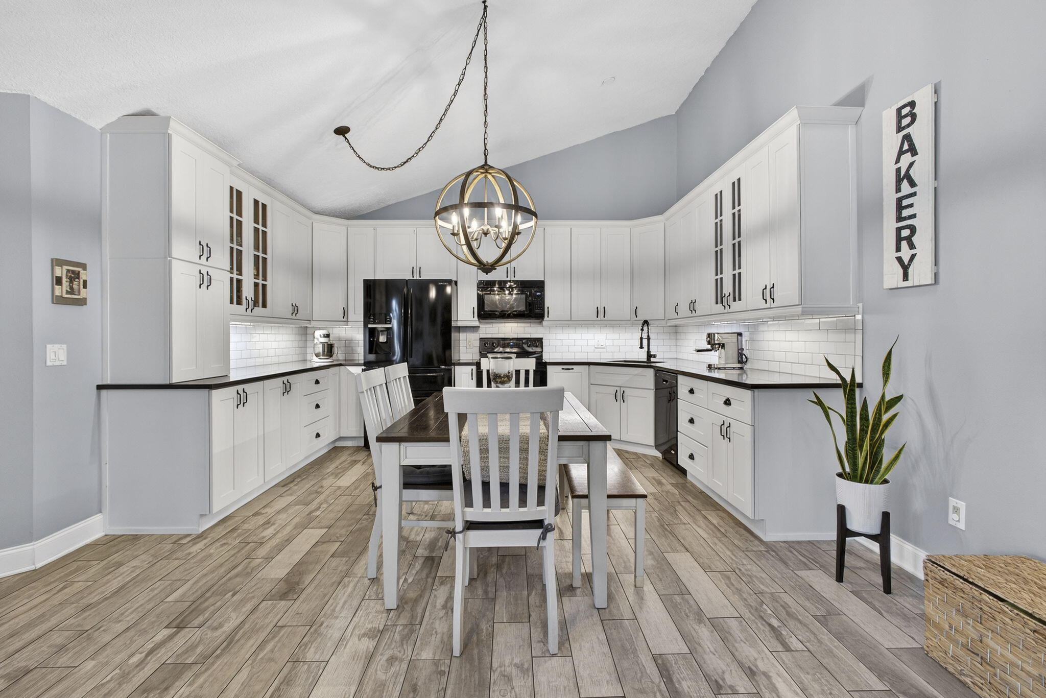 5602 Golden Eagle Circle Property Photo 4