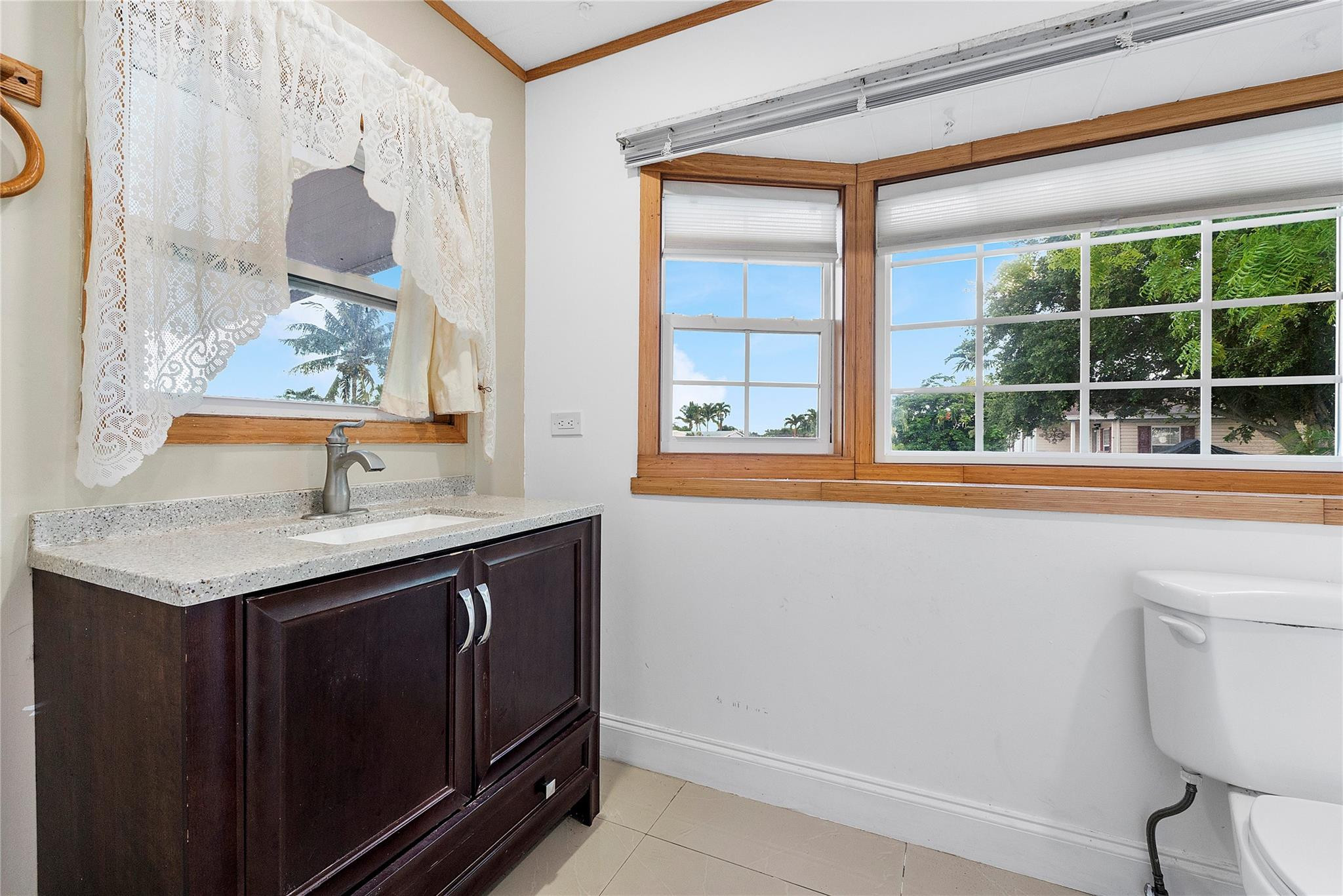 2710 E Marina Drive Property Photo 10