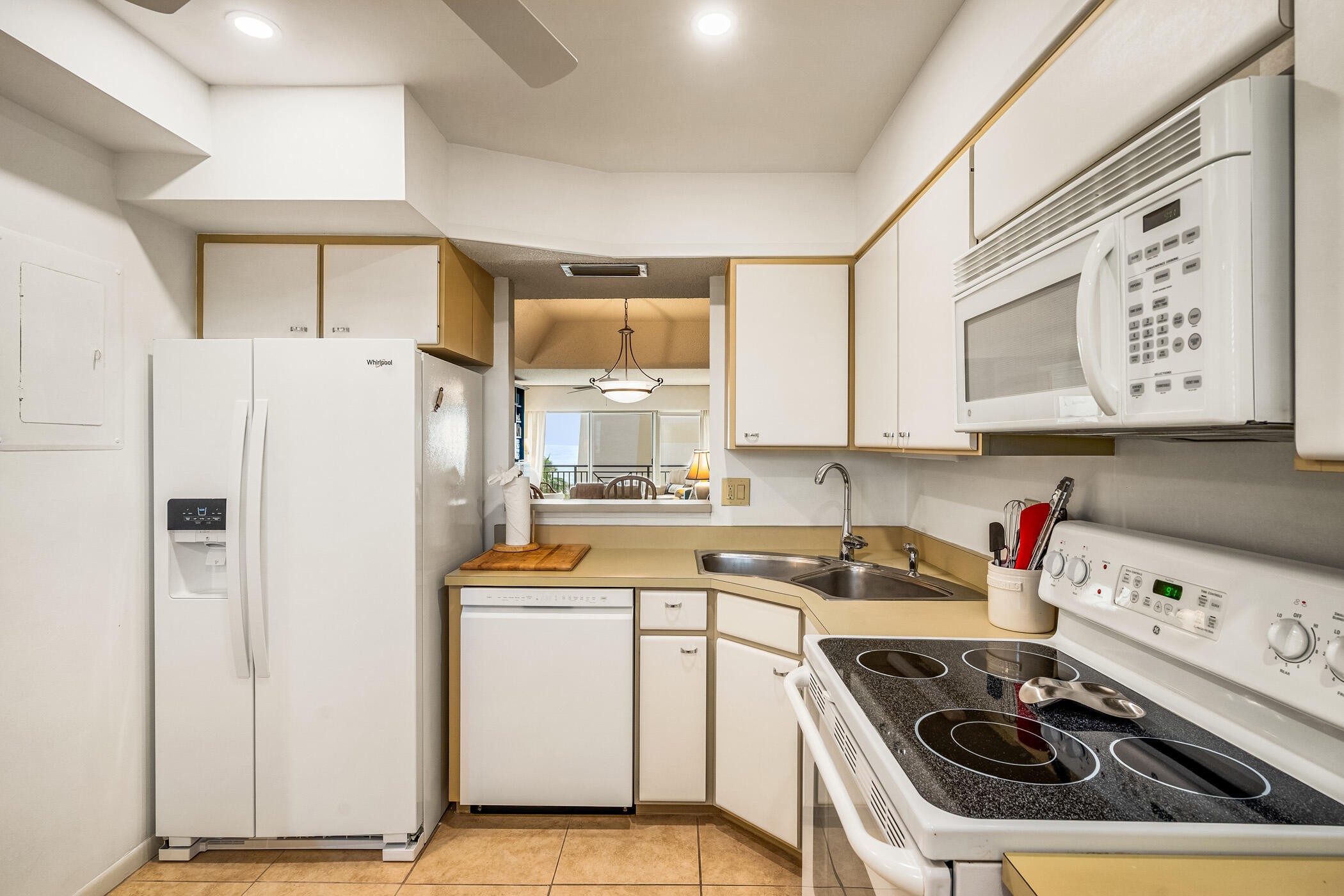 3939 Ocean Drive 408c Property Photo 10