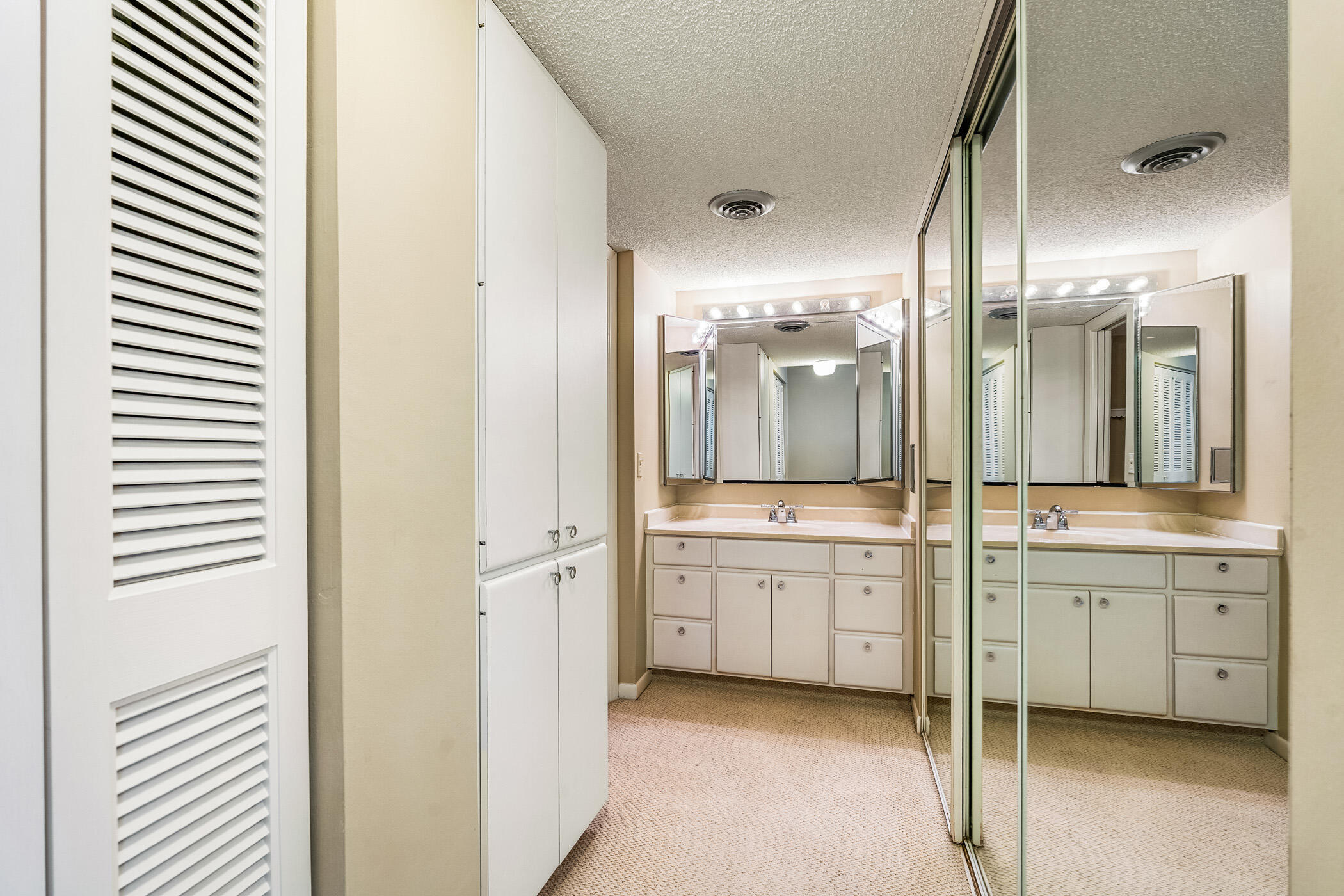 3939 Ocean Drive 408c Property Photo 11