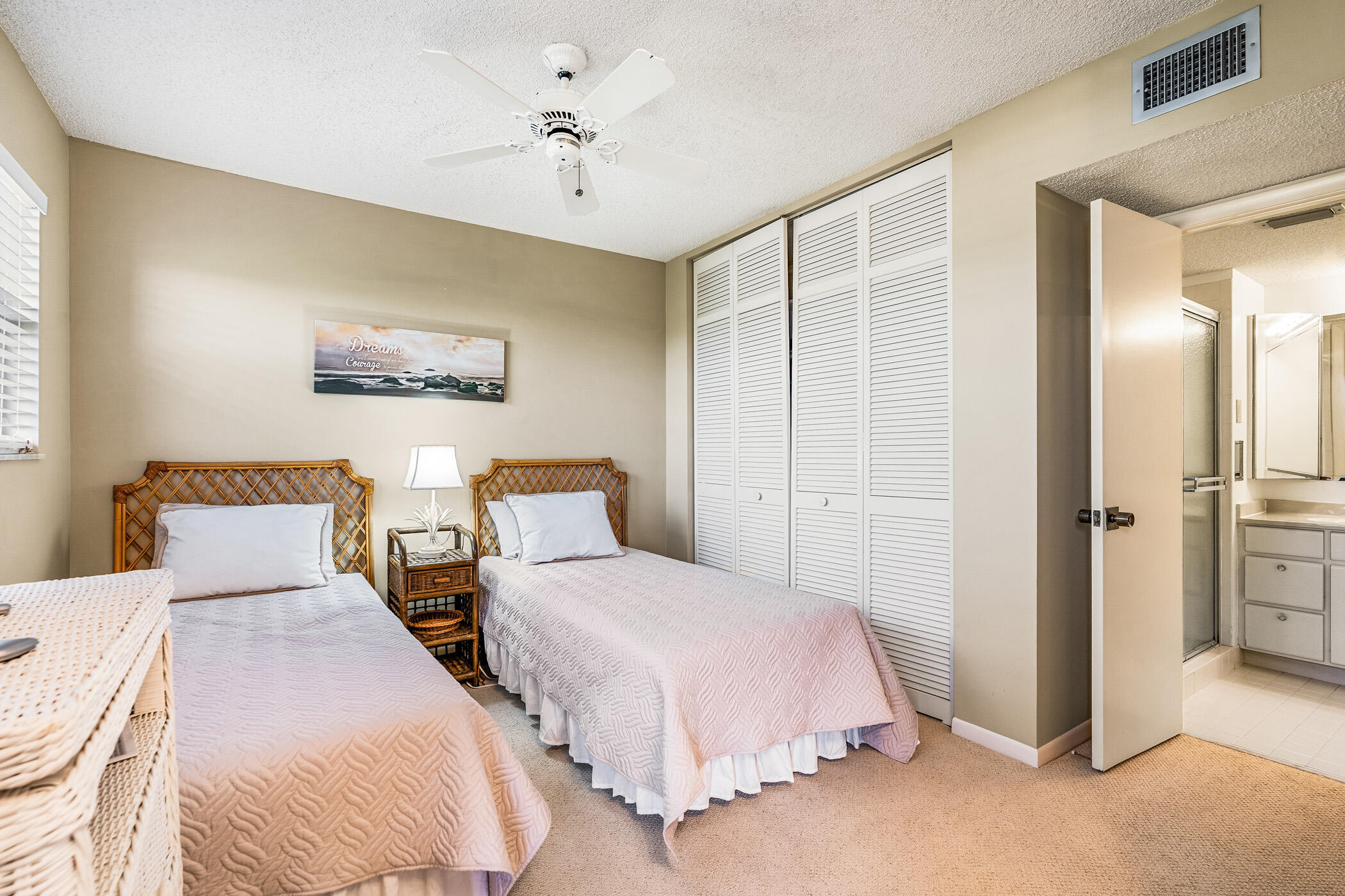 3939 Ocean Drive 408c Property Photo 25