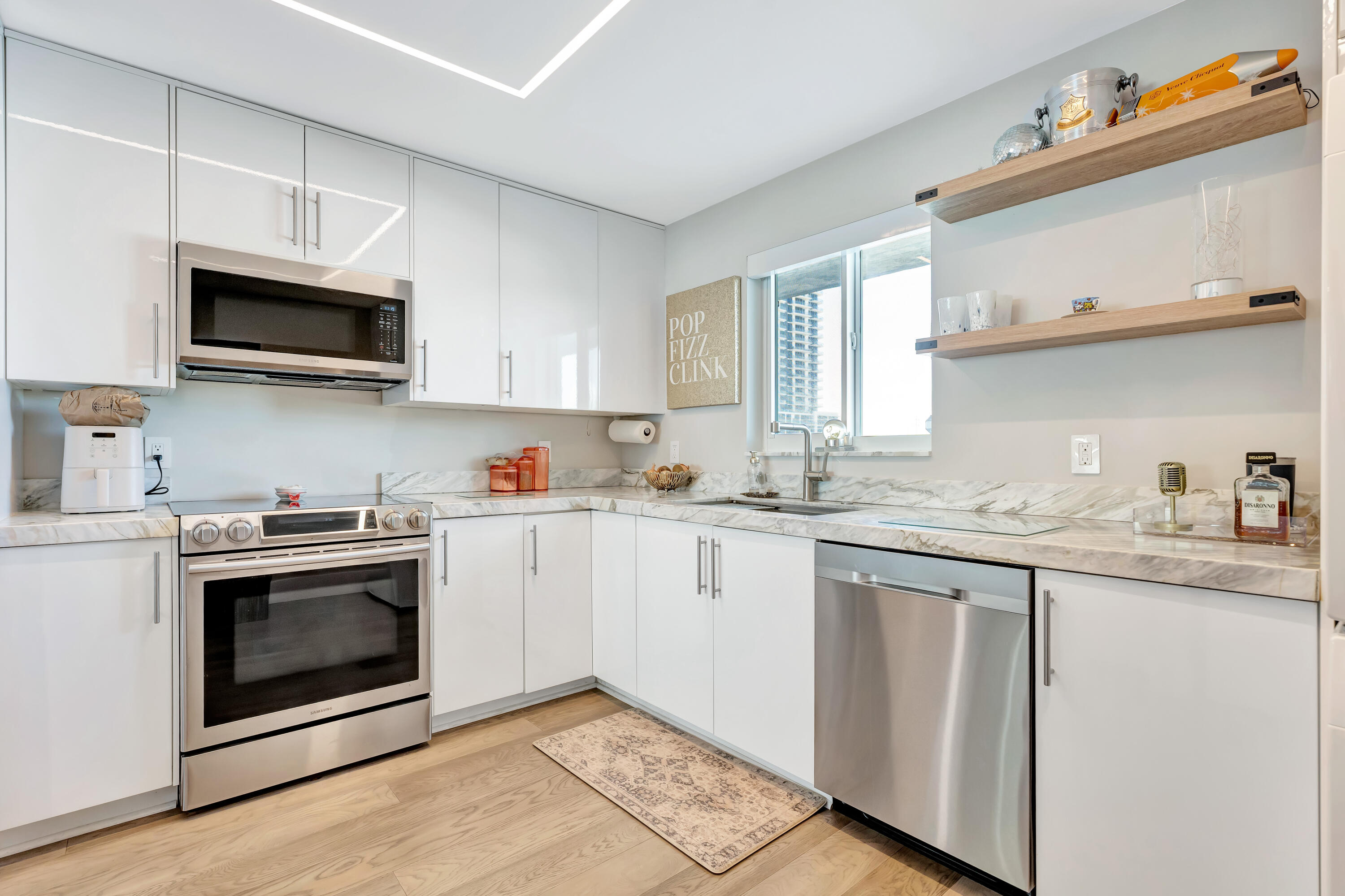 301 Lake Shore Drive 302 Property Photo 17