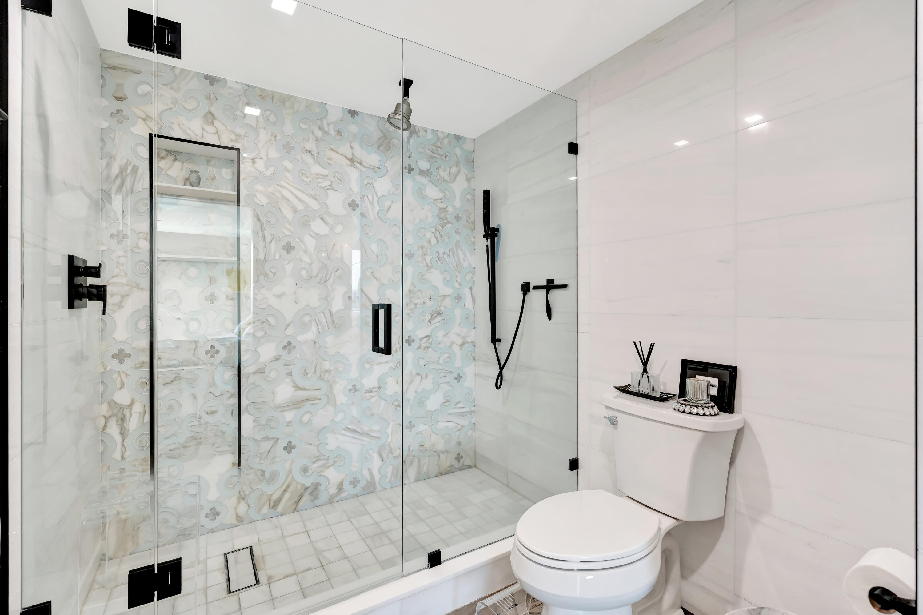 301 Lake Shore Drive 302 Property Photo 26
