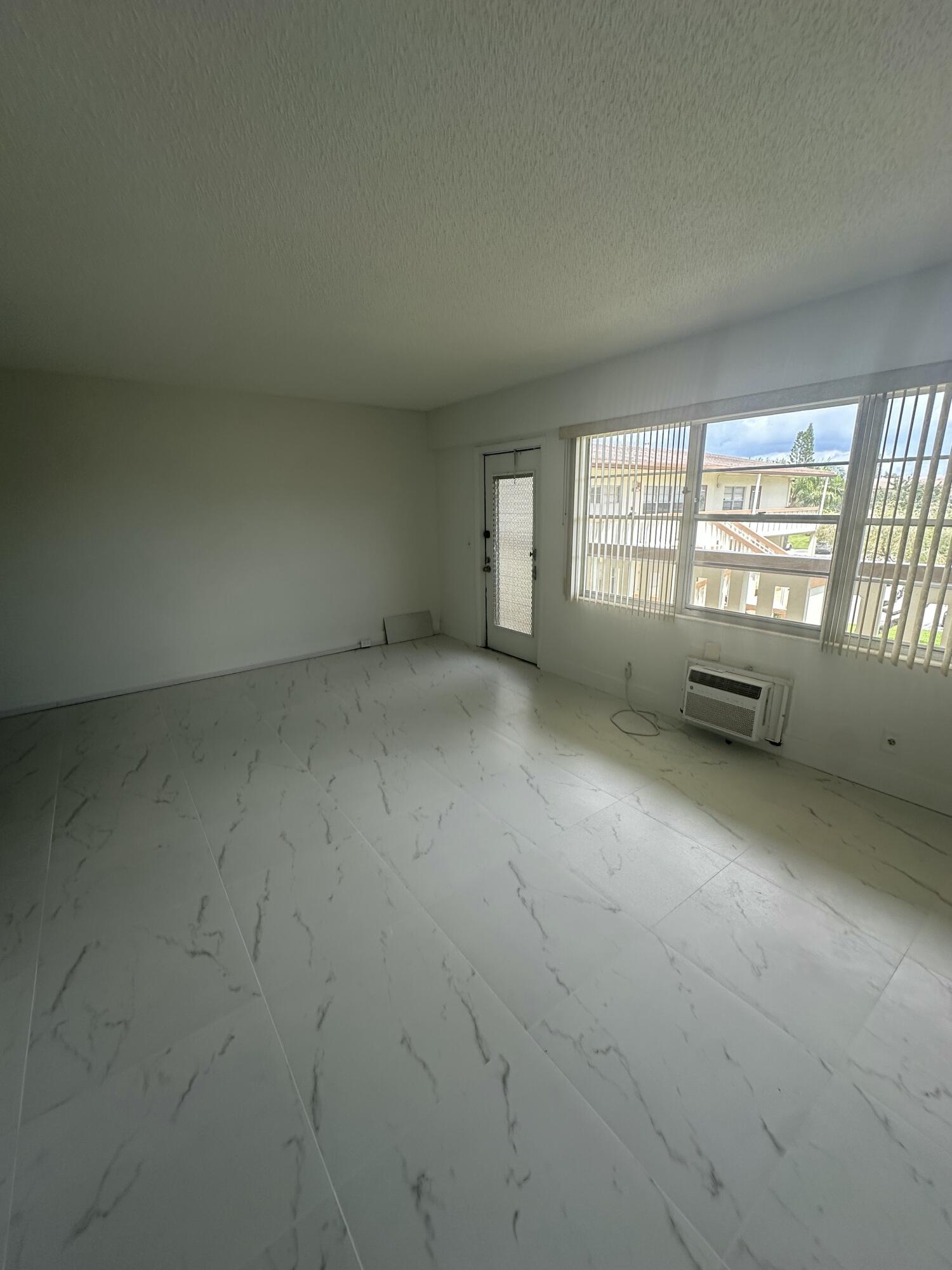 205 Mansfield Way E Property Photo 2