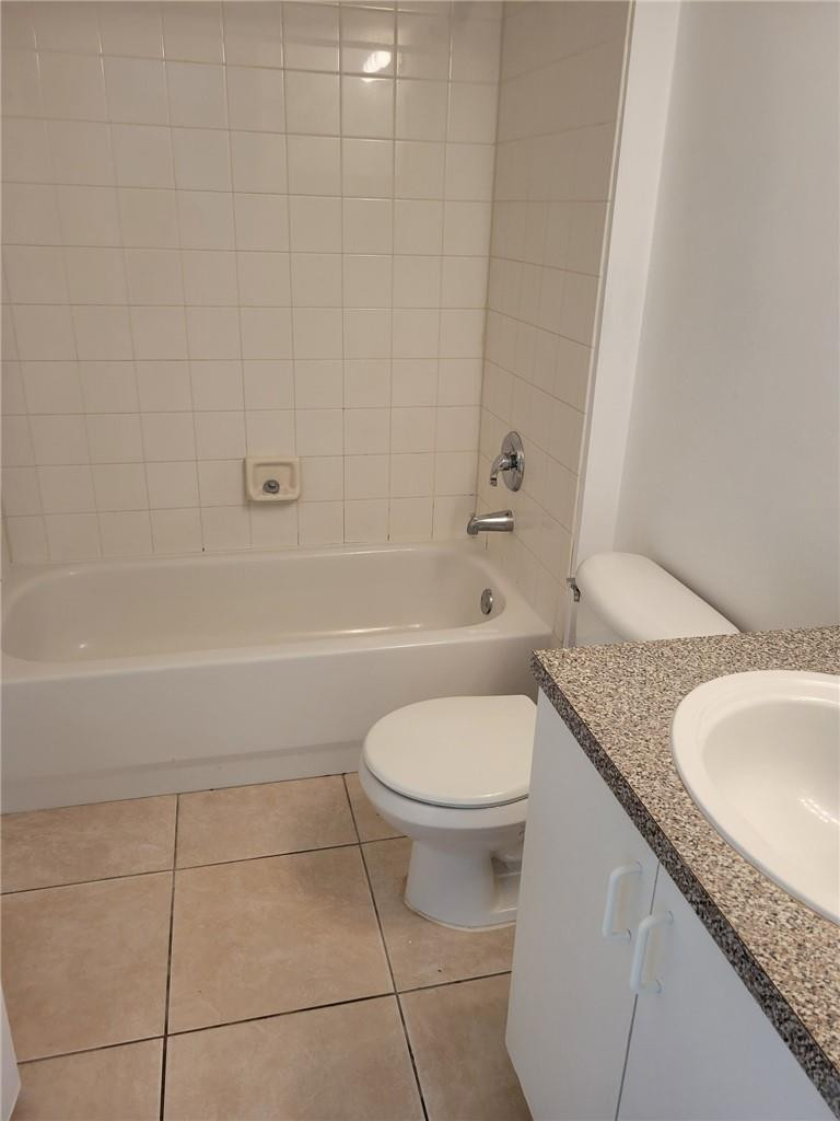 5005 Wiles Road 108 Property Photo 19