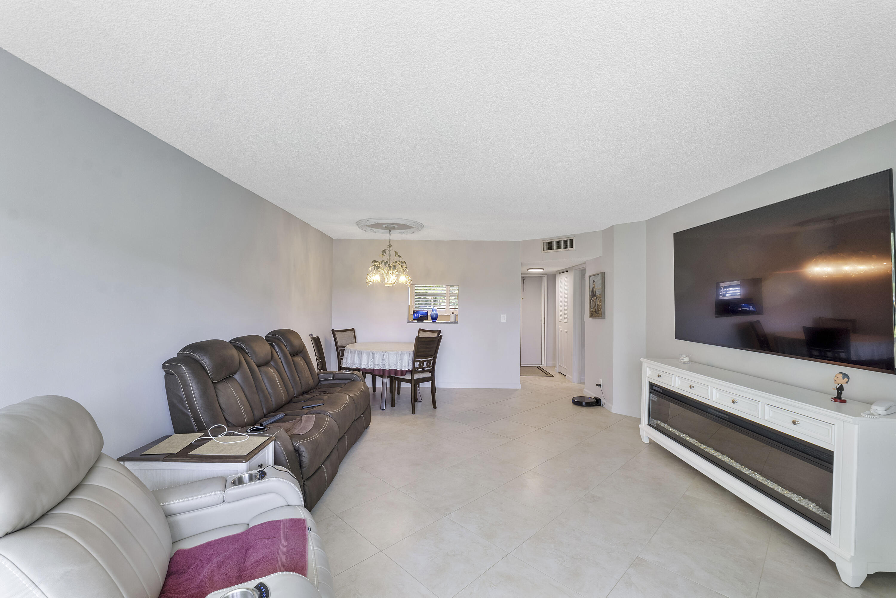 3590 Via Poinciana 107 Property Photo 3