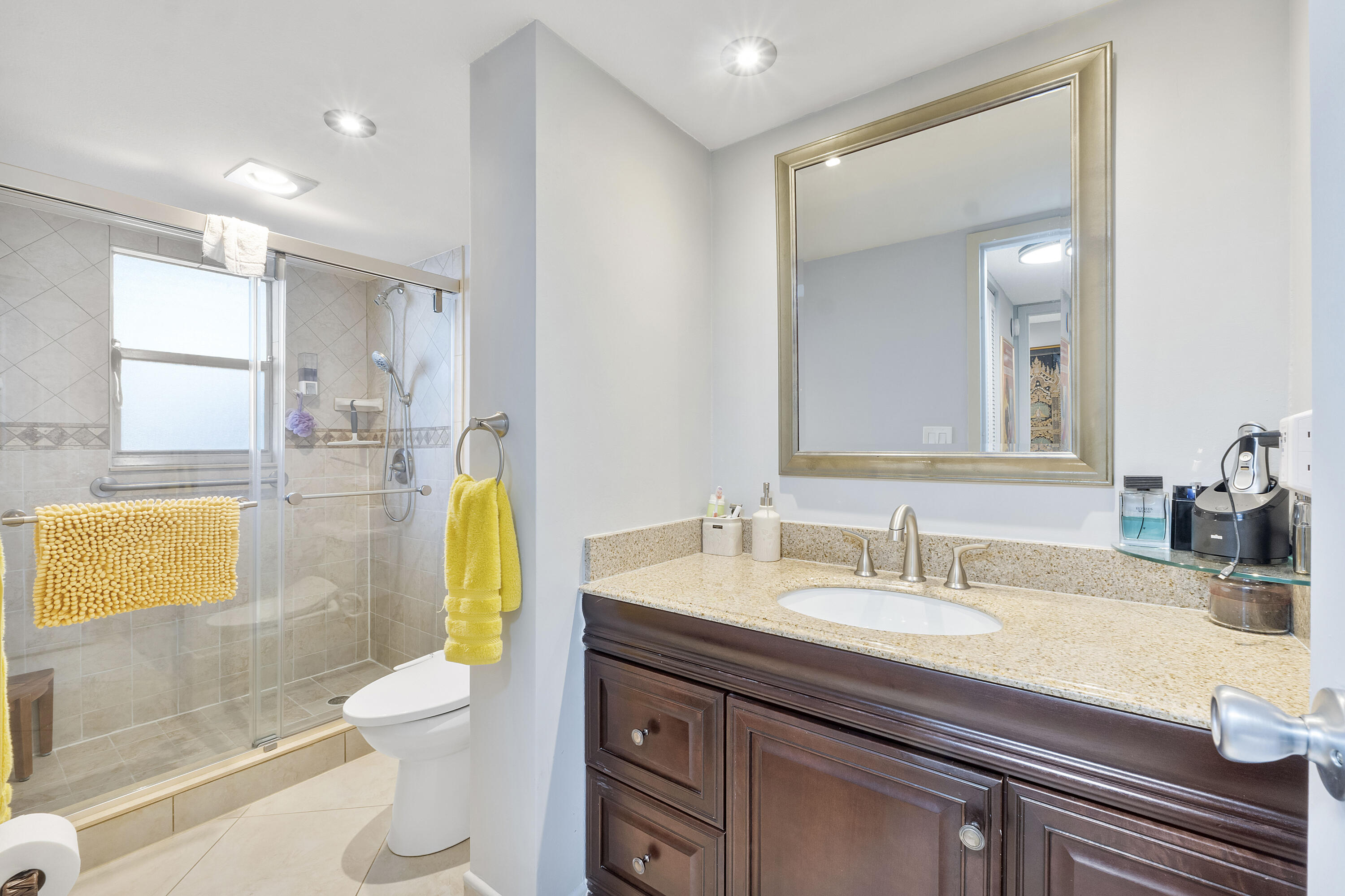 3590 Via Poinciana 107 Property Photo 8
