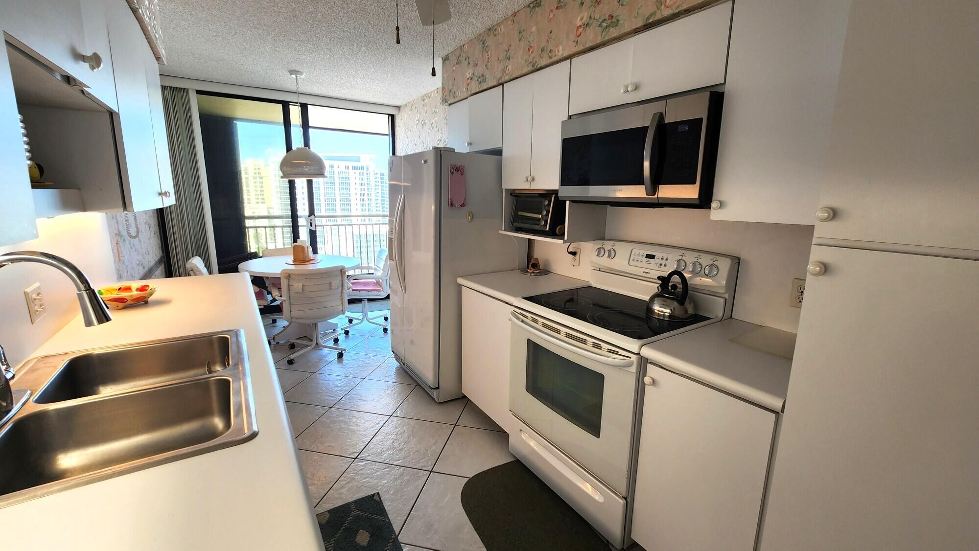 3400 N Ocean Drive 1703 Property Photo 11