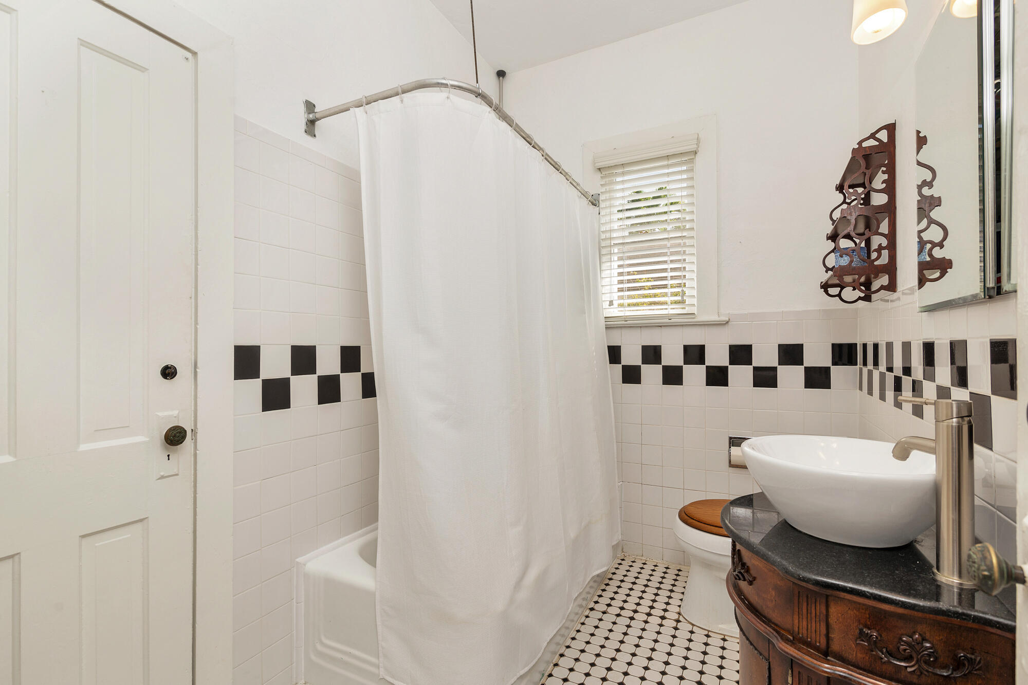1211 Florida Avenue Property Photo 10