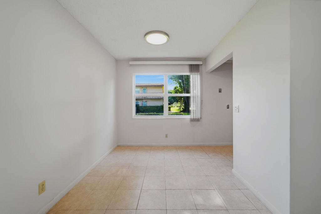 132 Cambridge F 132 Property Photo 4