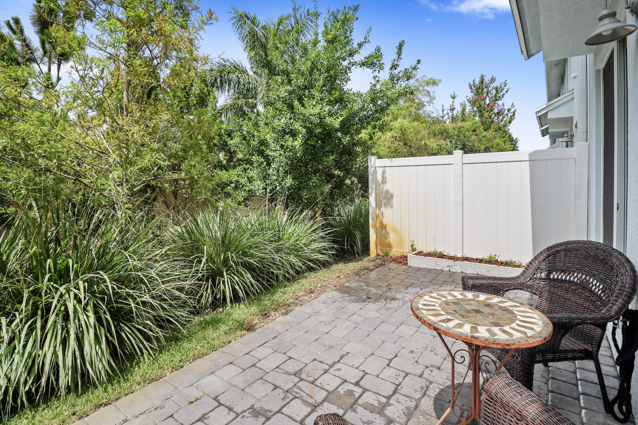 384 Se Sea Hunt Way Property Photo 35