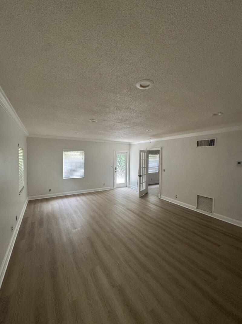 1640 Ne 4th Place Property Photo 10