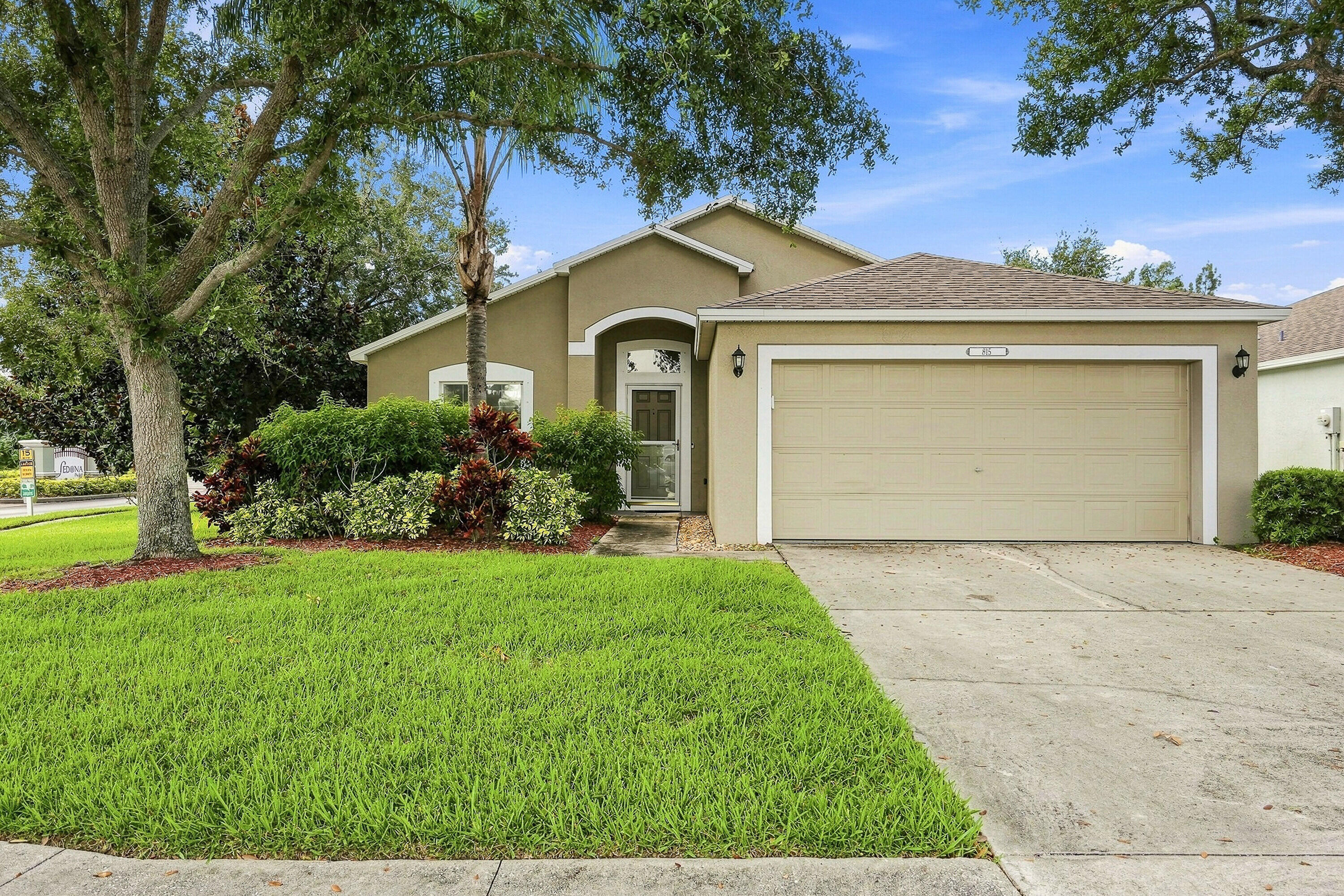 815 Greenleaf Circle Property Photo 3