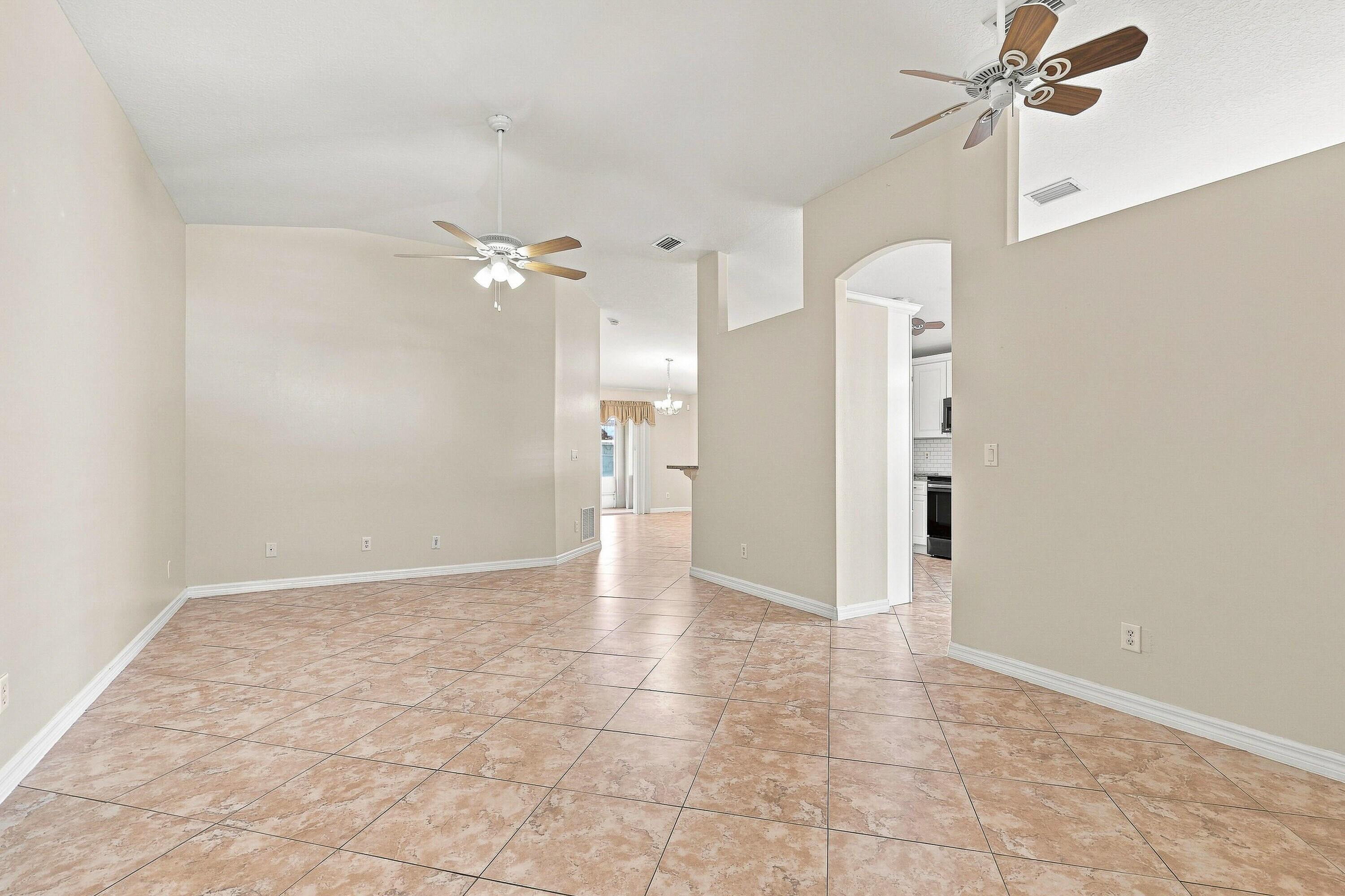 815 Greenleaf Circle Property Photo 4